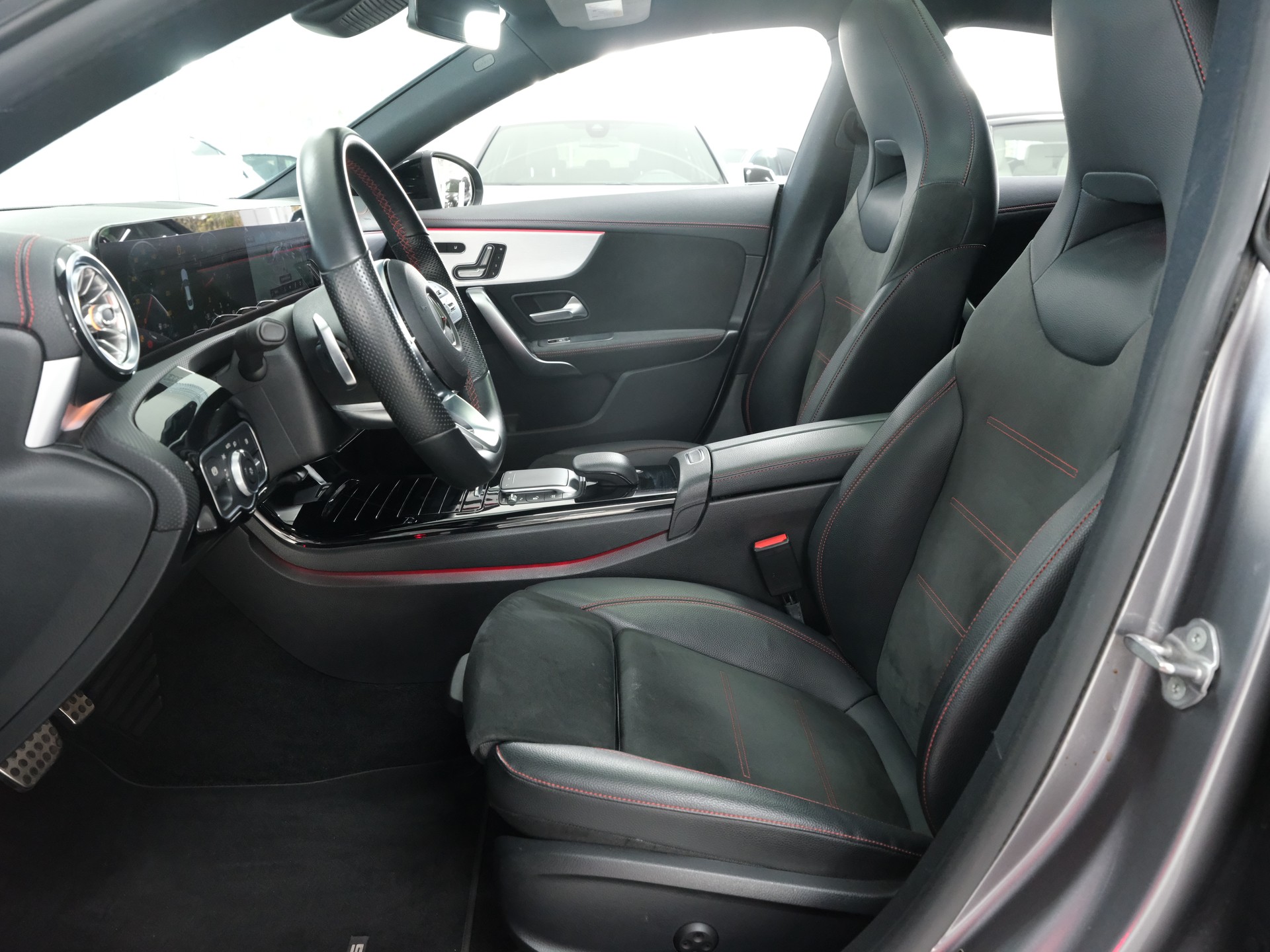 MERCEDES-BENZ CLA 200 AMG Line 7G-DCT-image-10