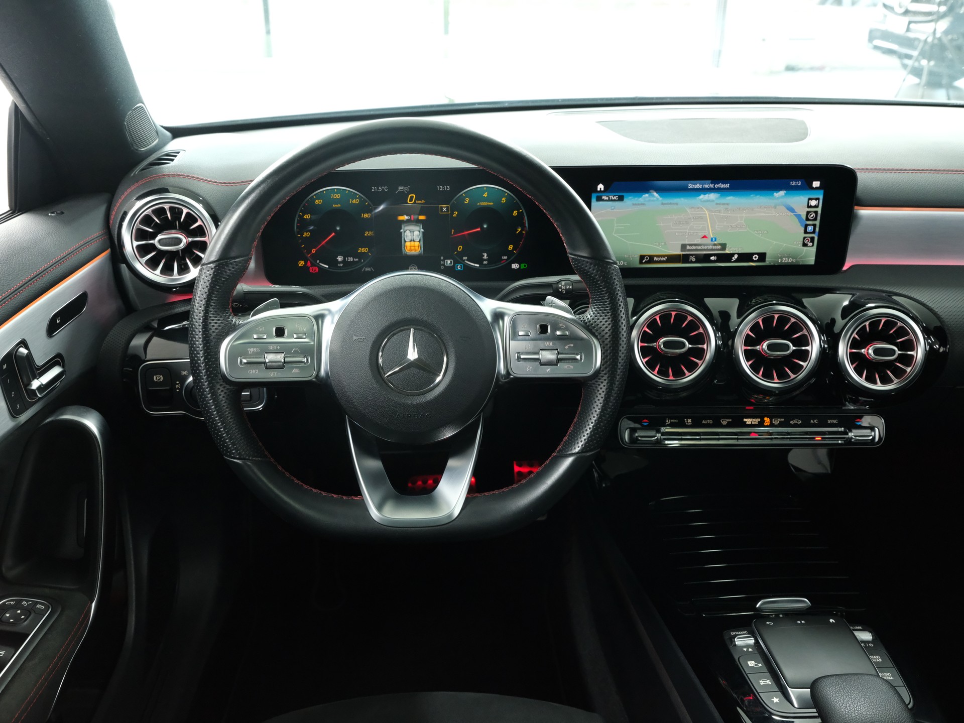 MERCEDES-BENZ CLA 200 AMG Line 7G-DCT-image-11