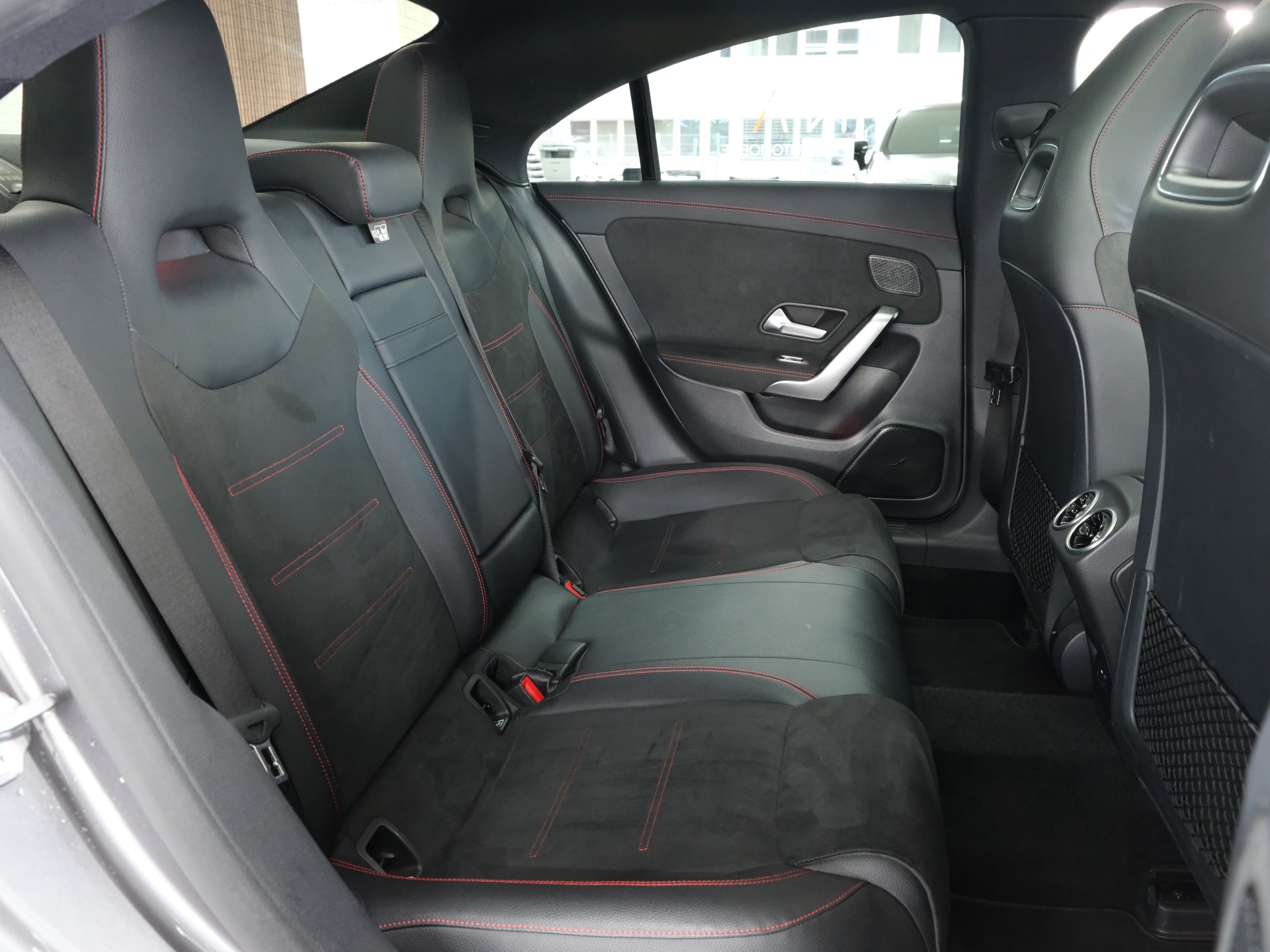 MERCEDES-BENZ CLA 200 AMG Line 7G-DCT-image-15