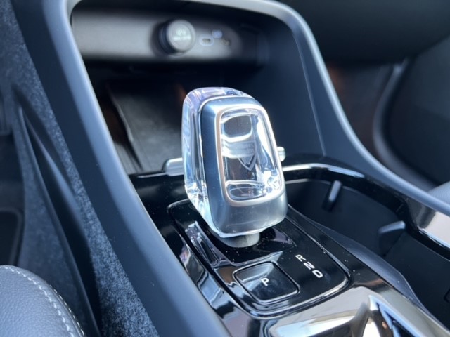 VOLVO XC40 2.0 B4 MH Plus Dark-image-15