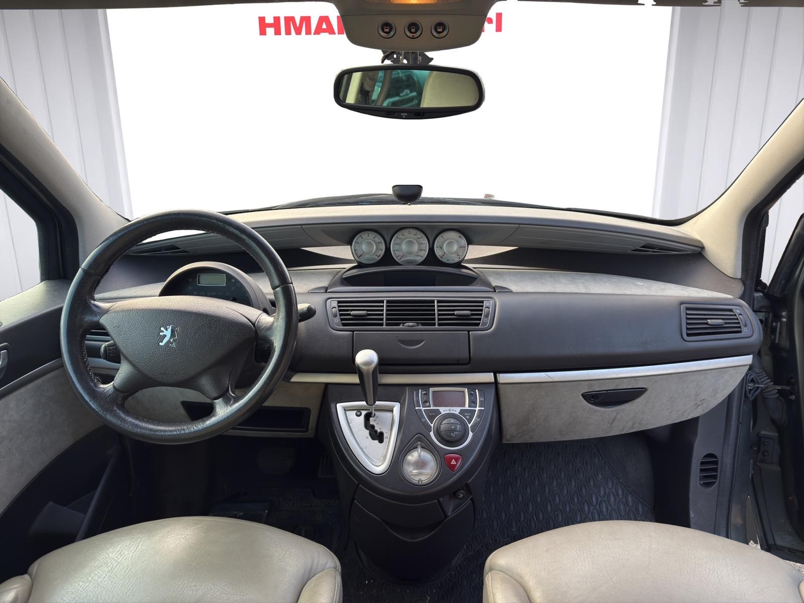 PEUGEOT 807 2.0 16V (SR) Family Automatic-image-9