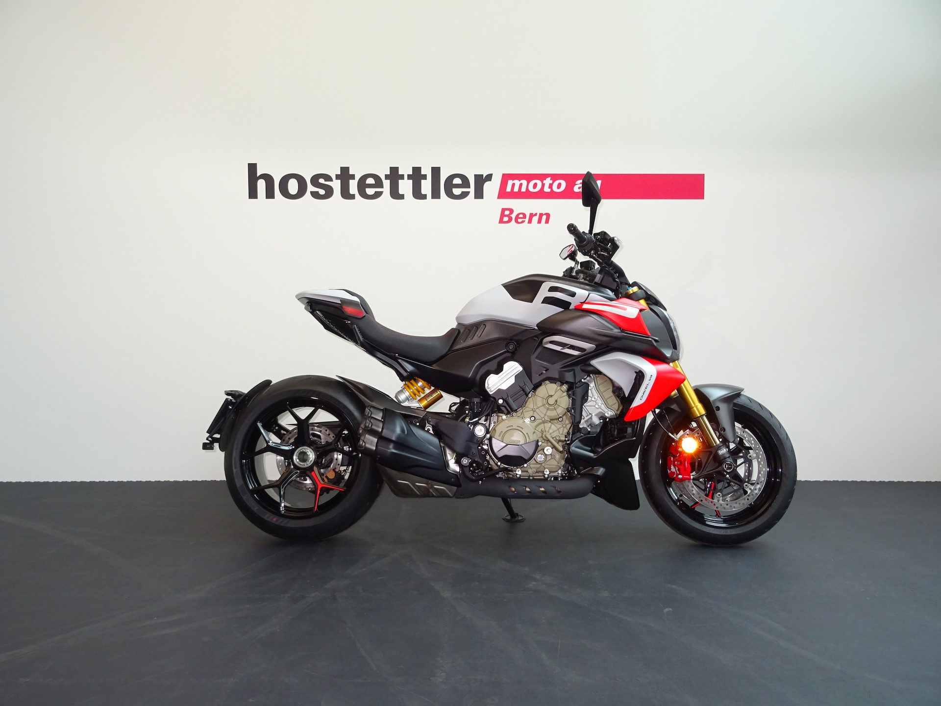 DUCATI Diavel V4 RS-showroom-element-1