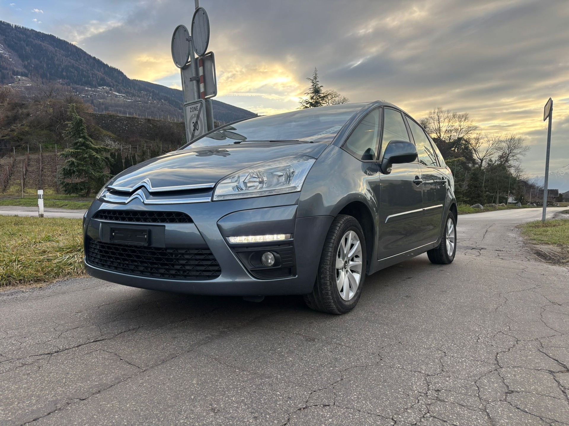 CITROEN C4 Picasso 1.6 HDI 16V Swiss Style EGS6-image-15