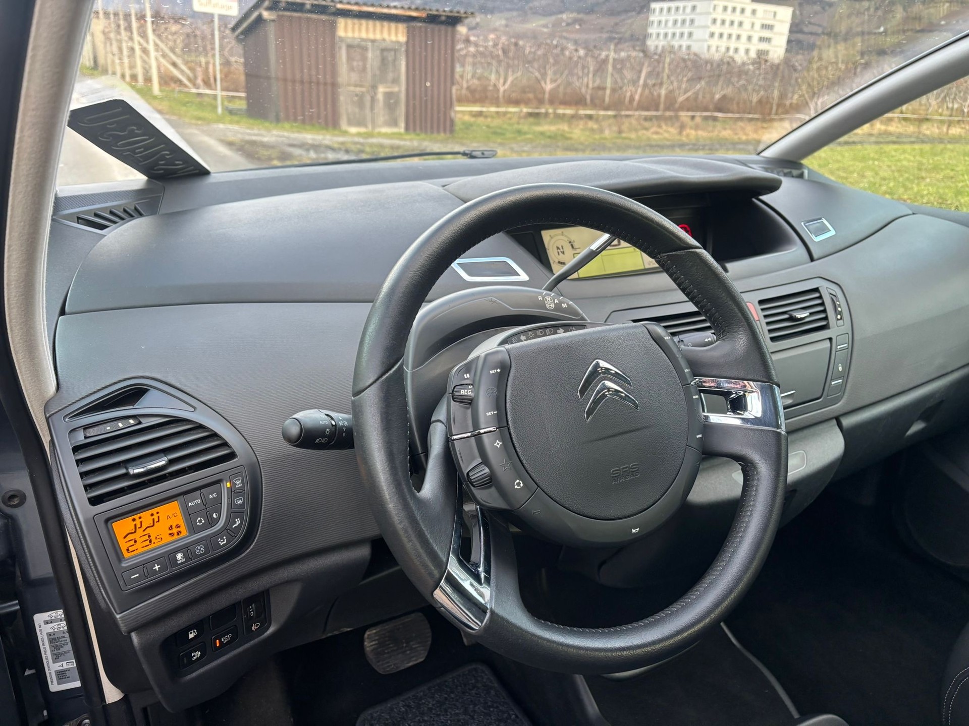 CITROEN C4 Picasso 1.6 HDI 16V Swiss Style EGS6-image-10