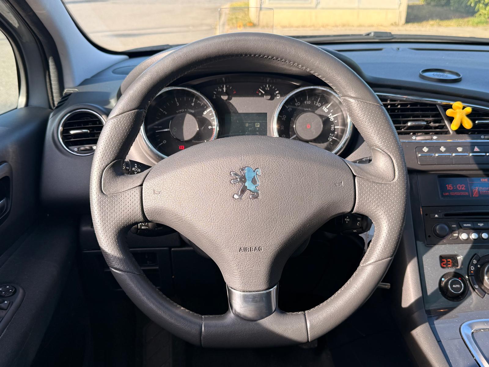 PEUGEOT 5008 1.6 16V T Family Automatic ** 7 Places **-image-13