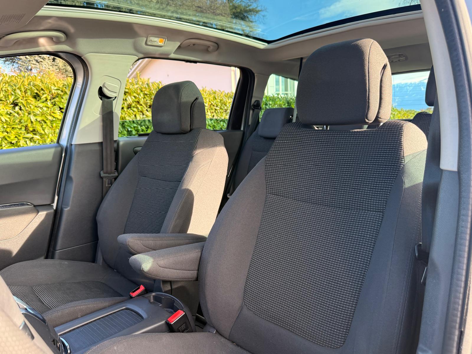 PEUGEOT 5008 1.6 16V T Family Automatic ** 7 Places **-image-19