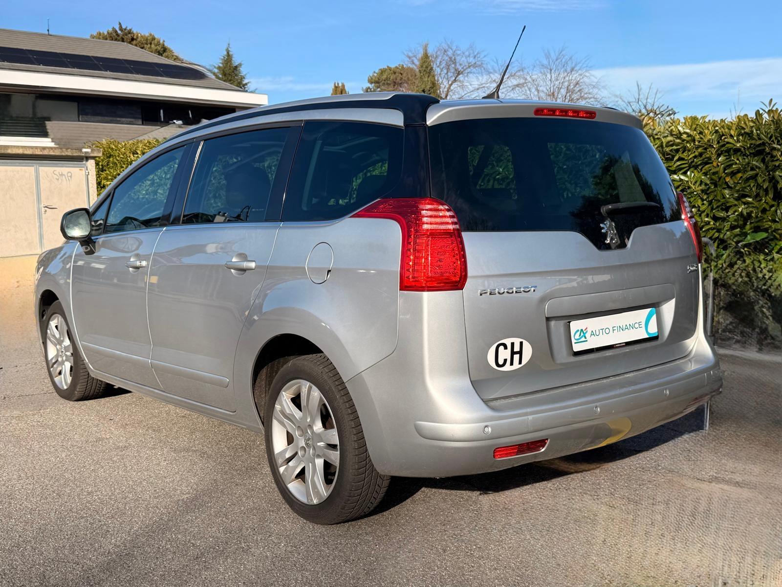 PEUGEOT 5008 1.6 16V T Family Automatic ** 7 Places **-image-4