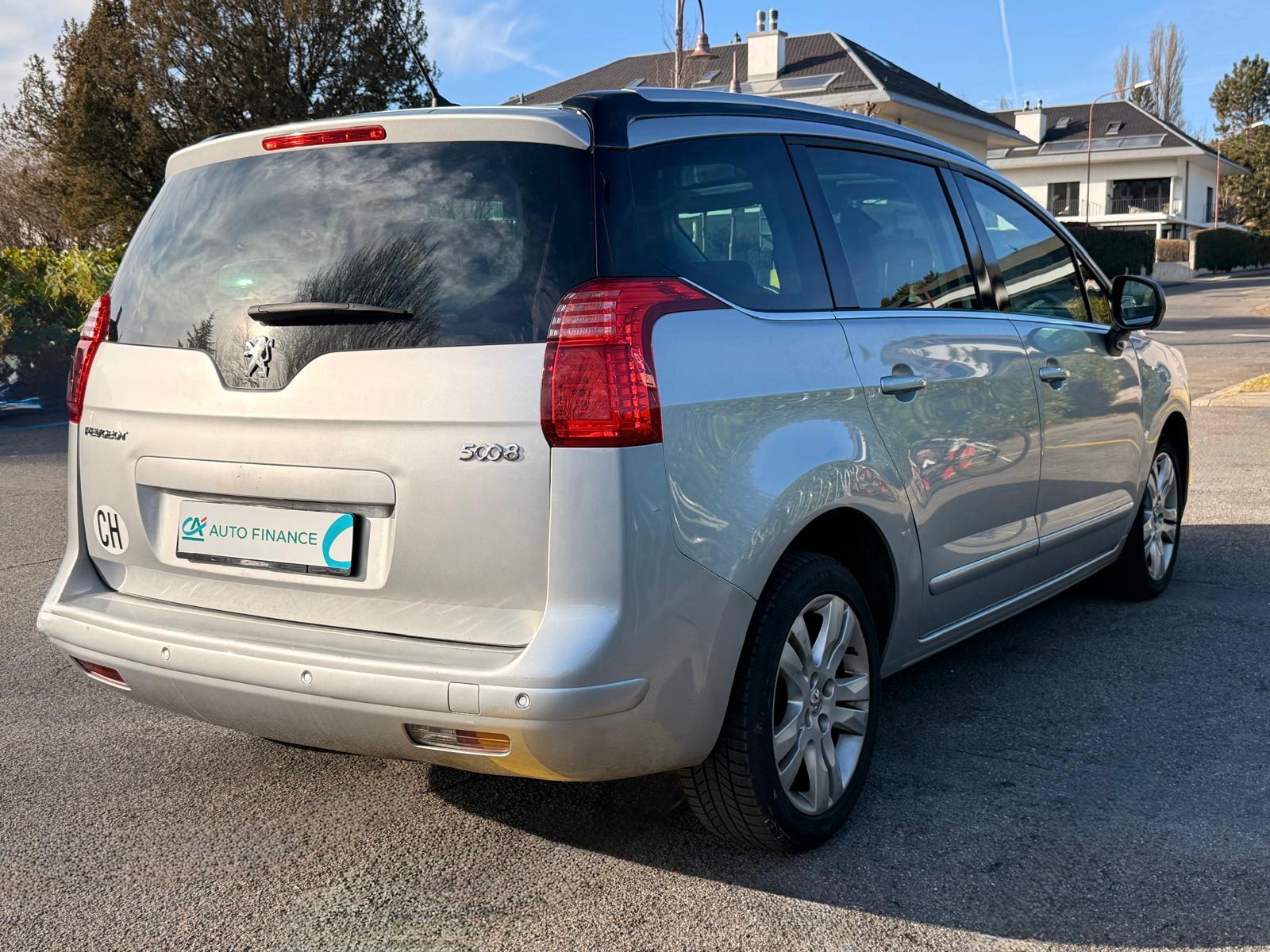 PEUGEOT 5008 1.6 16V T Family Automatic ** 7 Places **-image-6