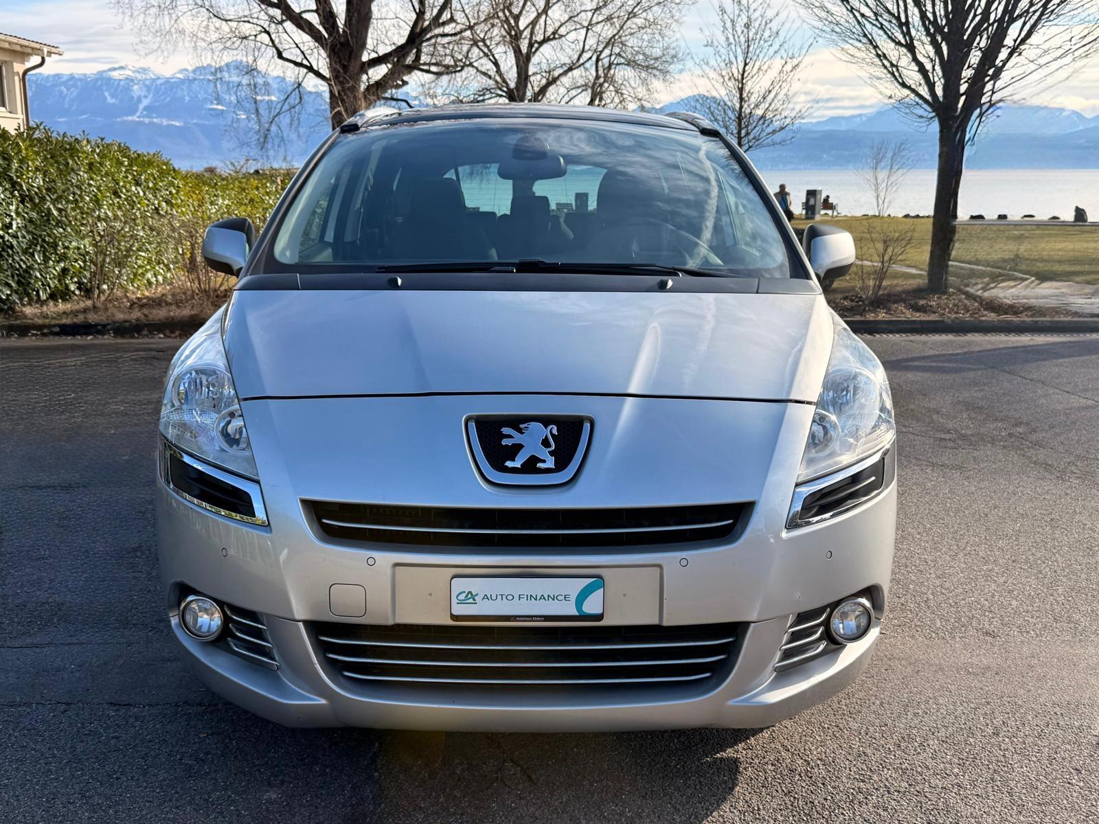 PEUGEOT 5008 1.6 16V T Family Automatic ** 7 Places **-showroom-element-1