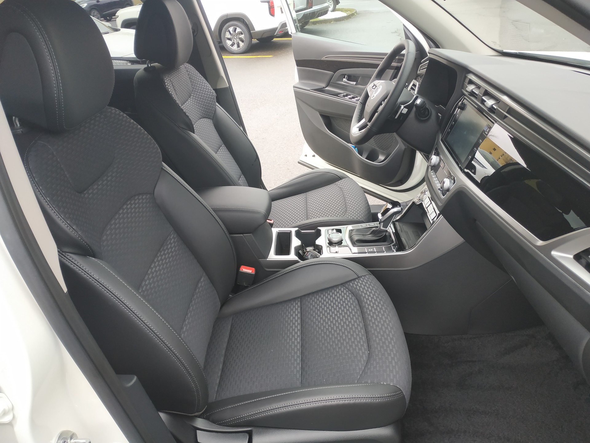 KGM-SsangYong Korando 1.5 T GDI Steel 4WD Automat Bicolor-image-13