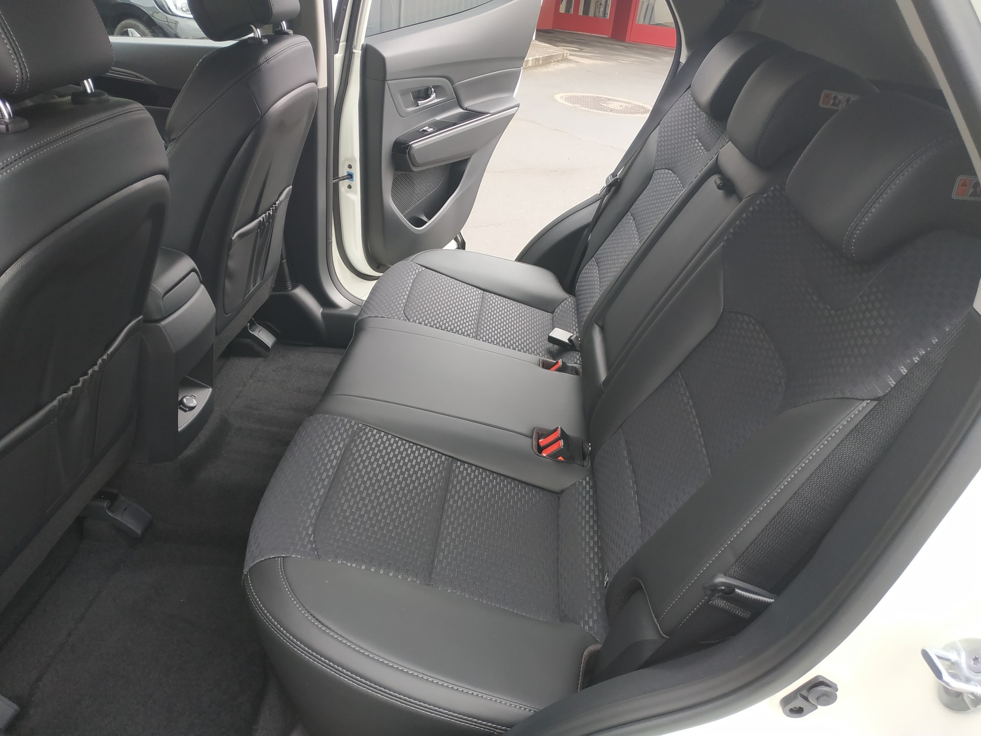 KGM-SsangYong Korando 1.5 T GDI Steel 4WD Automat Bicolor-image-18