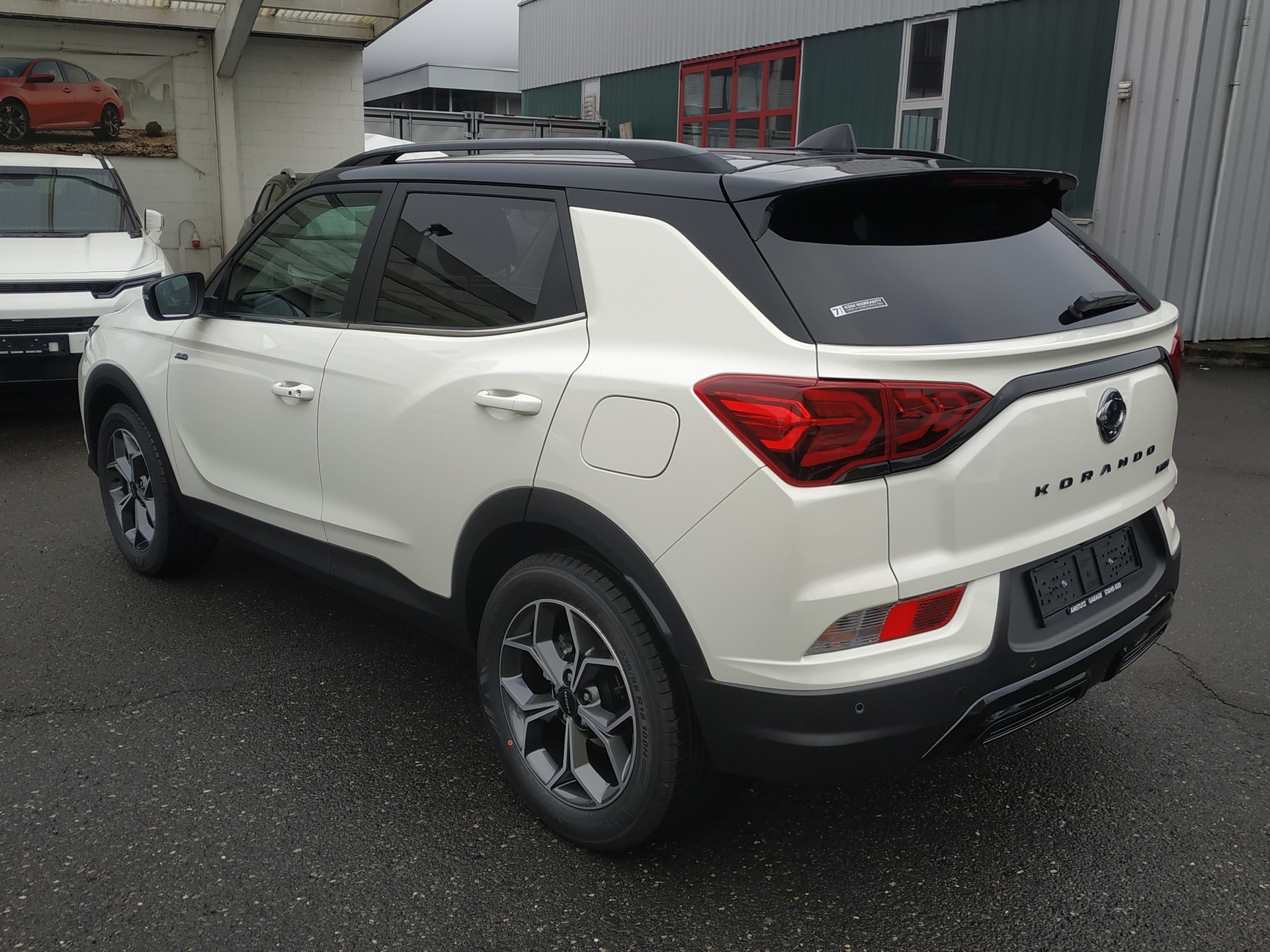 KGM-SsangYong Korando 1.5 T GDI Steel 4WD Automat Bicolor-image-4