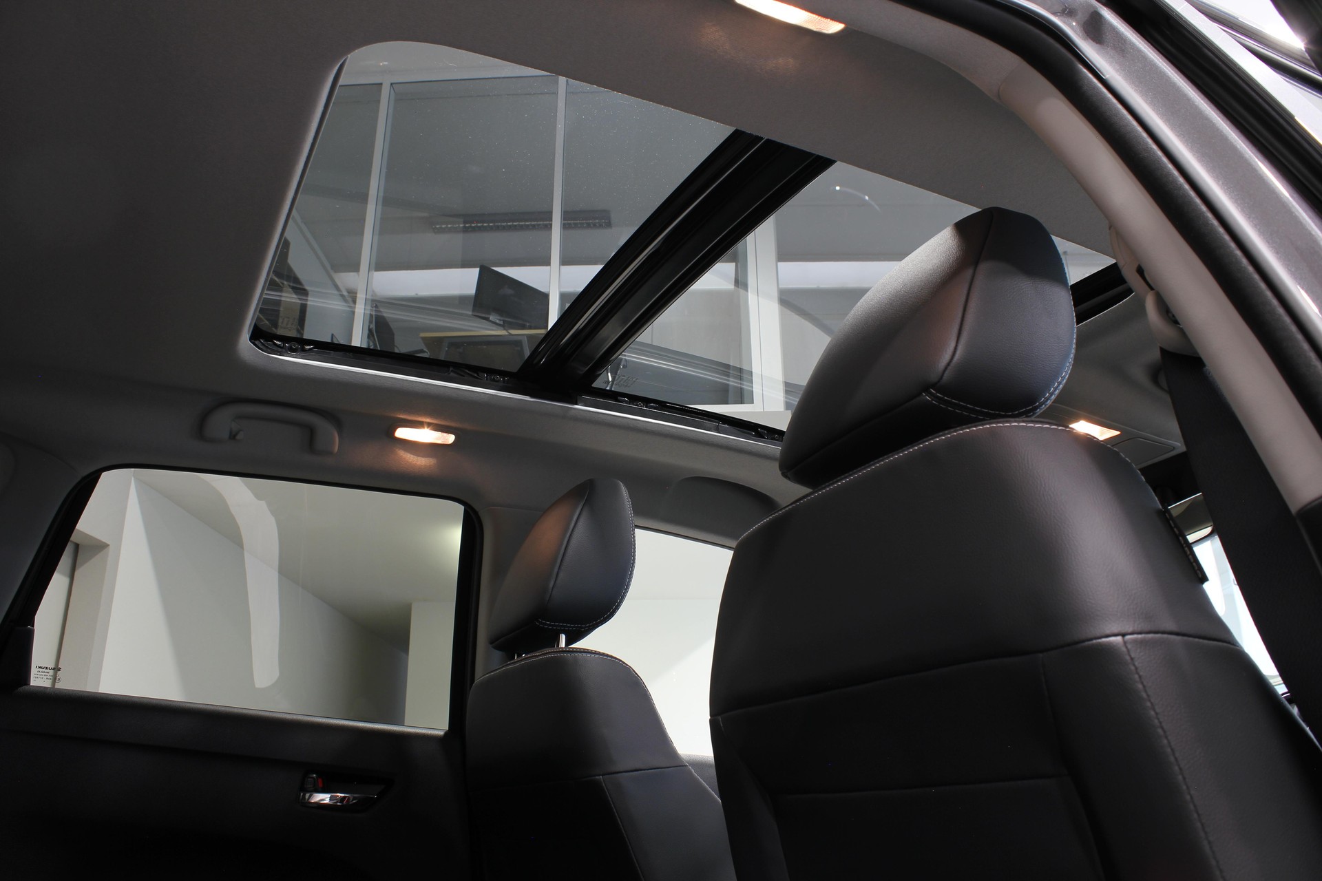 SUZUKI Vitara 1.5 Piz Sulai Top Hybrid 4x4-image-11