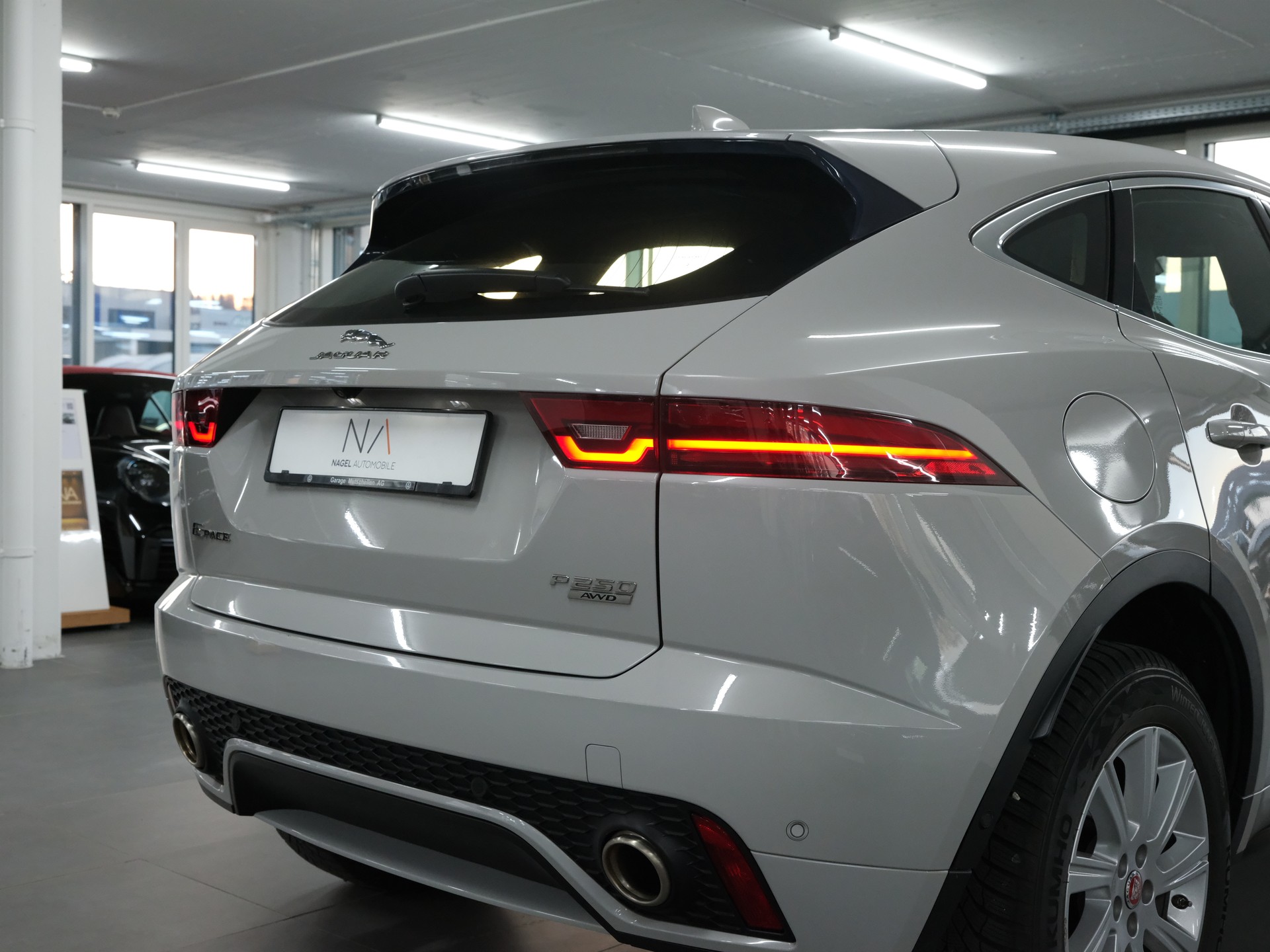 JAGUAR E-Pace 2.0 P250 R-Dynamic SE AWD Automatik-image-9