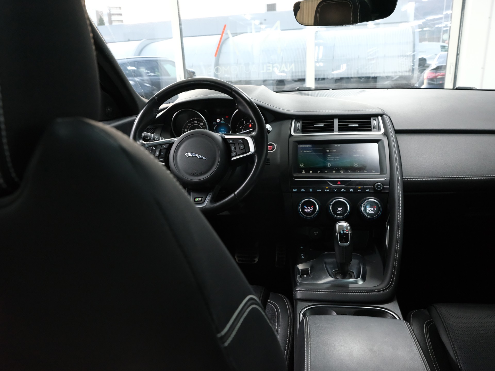 JAGUAR E-Pace 2.0 P250 R-Dynamic SE AWD Automatik-image-15
