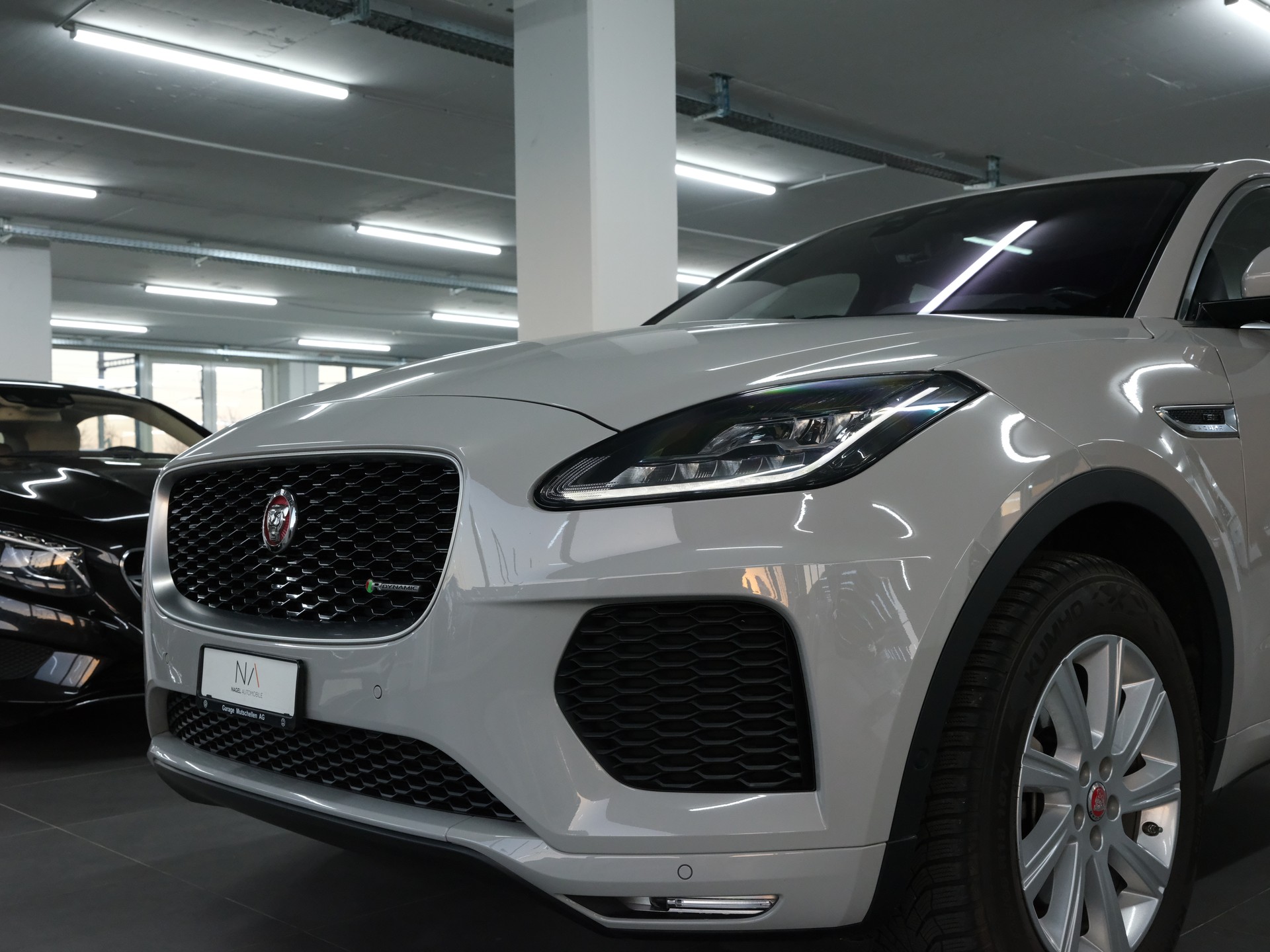 JAGUAR E-Pace 2.0 P250 R-Dynamic SE AWD Automatik-image-8