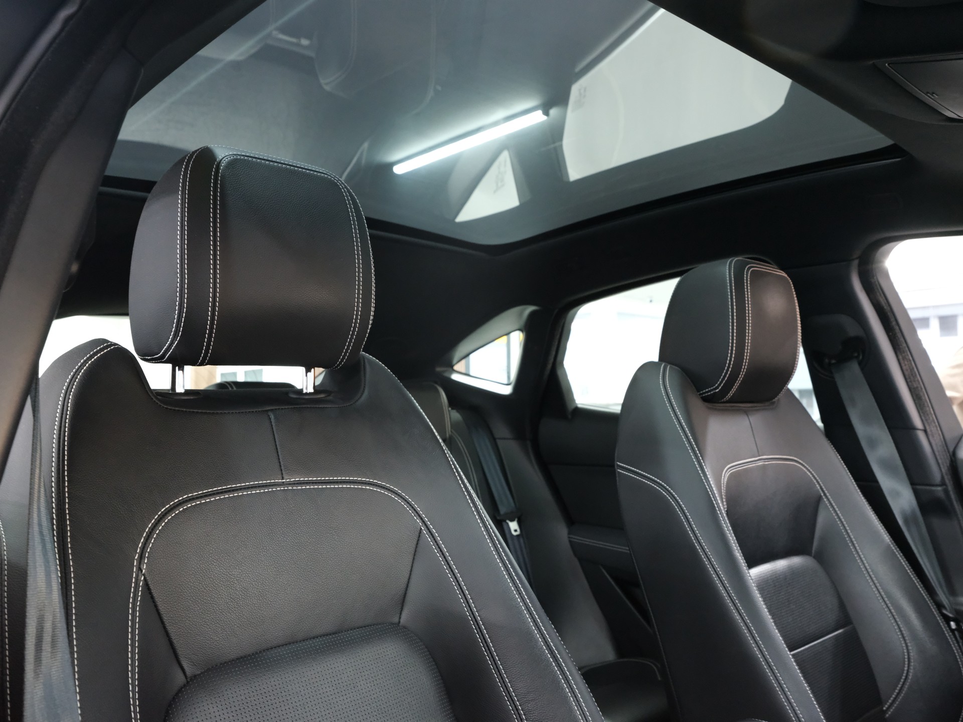 JAGUAR E-Pace 2.0 P250 R-Dynamic SE AWD Automatik-image-22