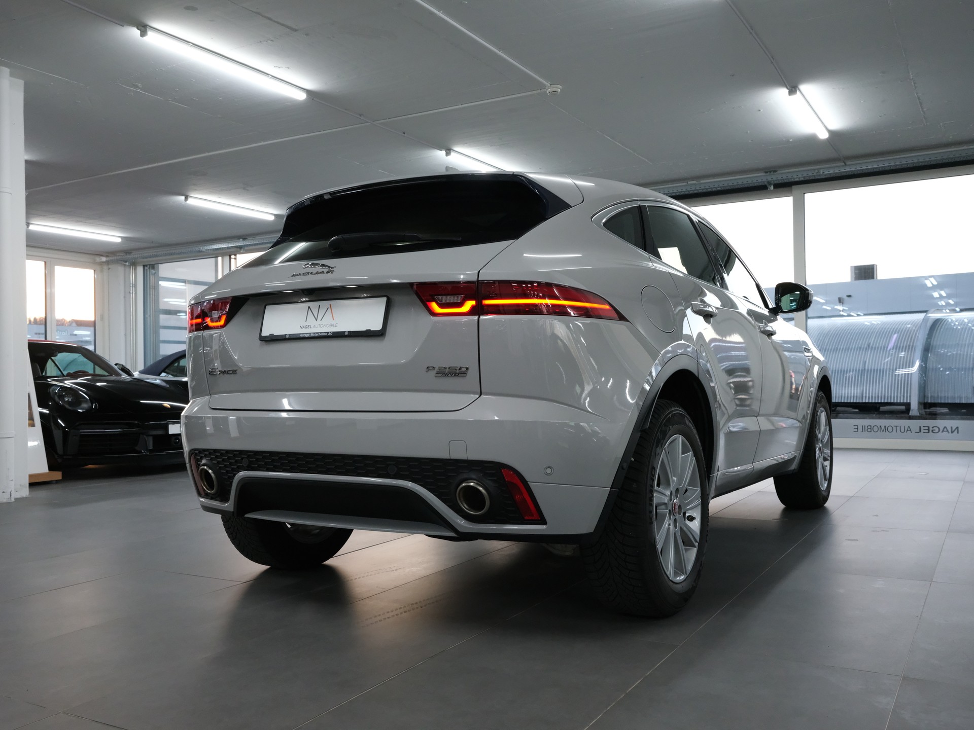 JAGUAR E-Pace 2.0 P250 R-Dynamic SE AWD Automatik-showroom-element-2