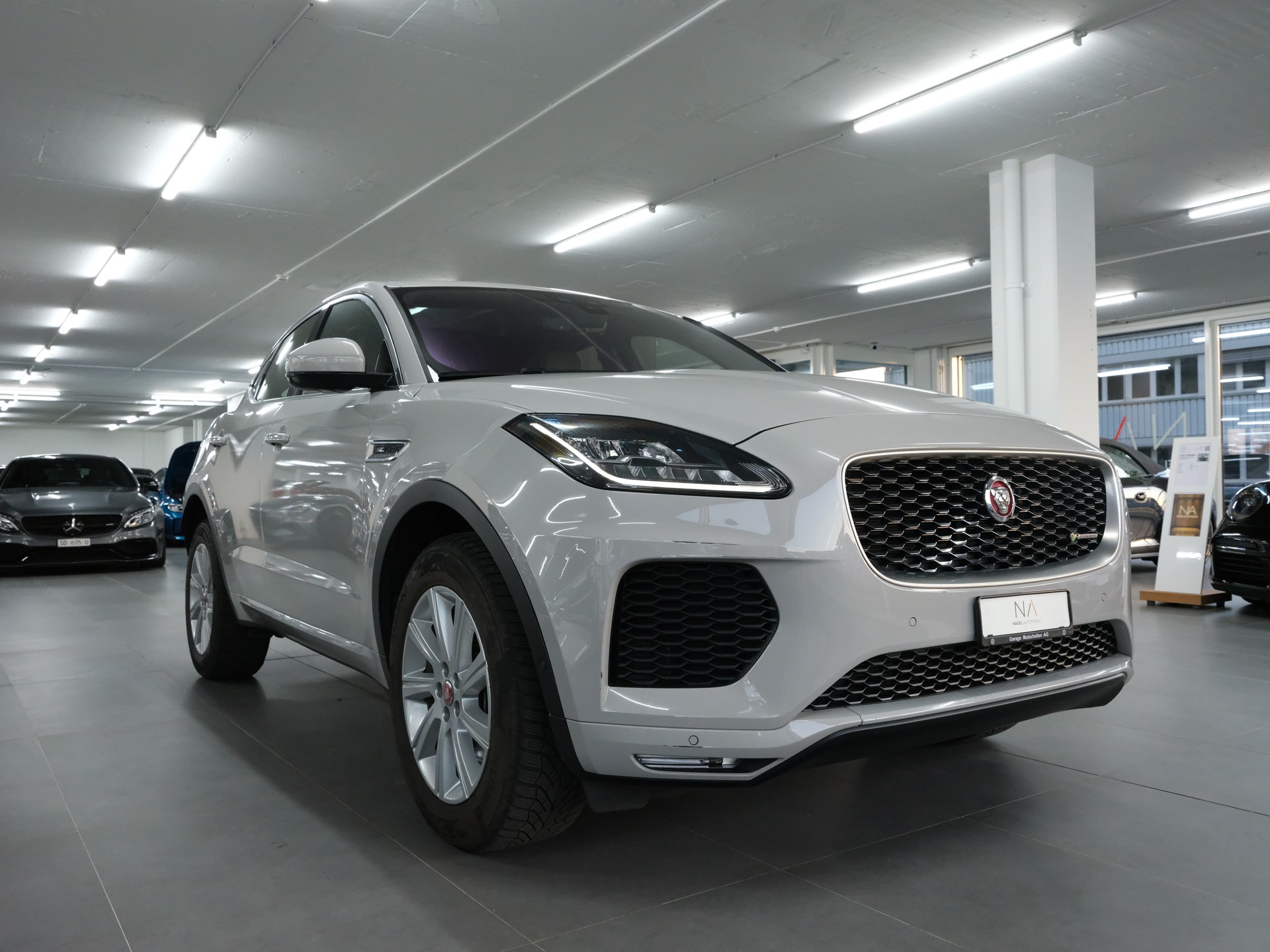 JAGUAR E-Pace 2.0 P250 R-Dynamic SE AWD Automatik-showroom-element-1
