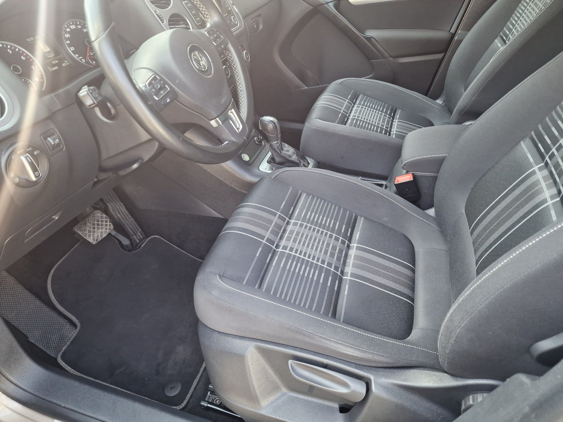 VW Tiguan 2.0 TSI Lounge 4Motion DSG-image-6