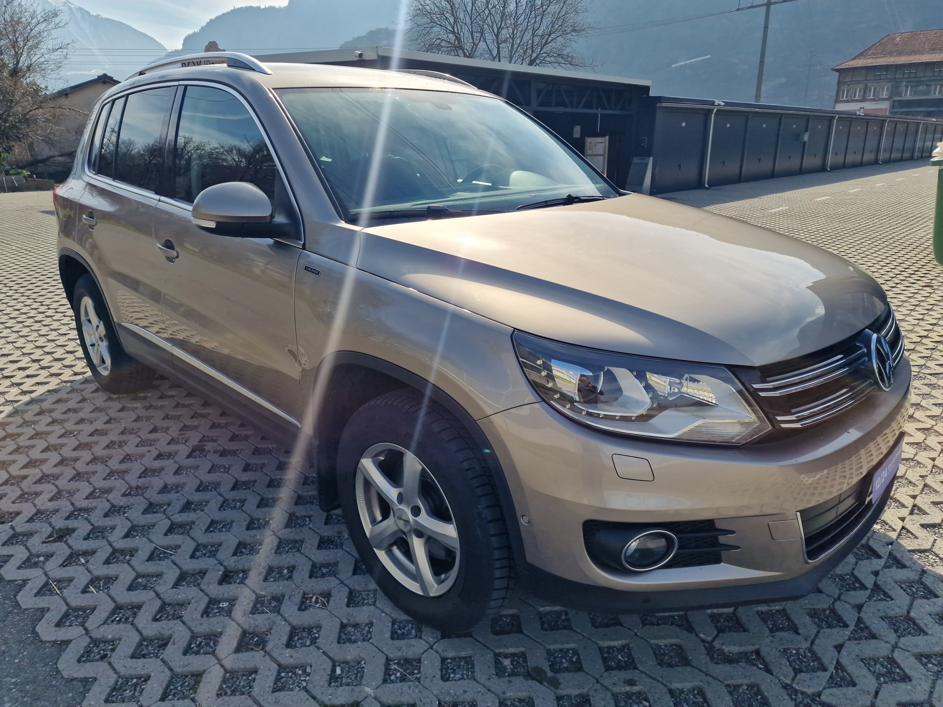 VW Tiguan 2.0 TSI Lounge 4Motion DSG-image-2