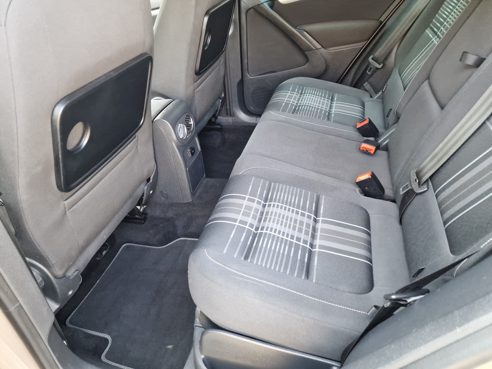 VW Tiguan 2.0 TSI Lounge 4Motion DSG-image-8
