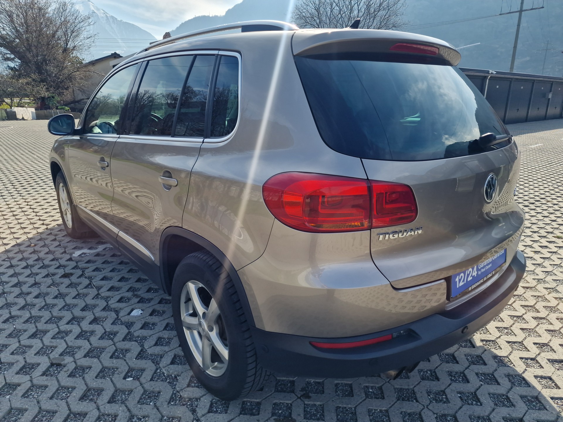 VW Tiguan 2.0 TSI Lounge 4Motion DSG-image-3