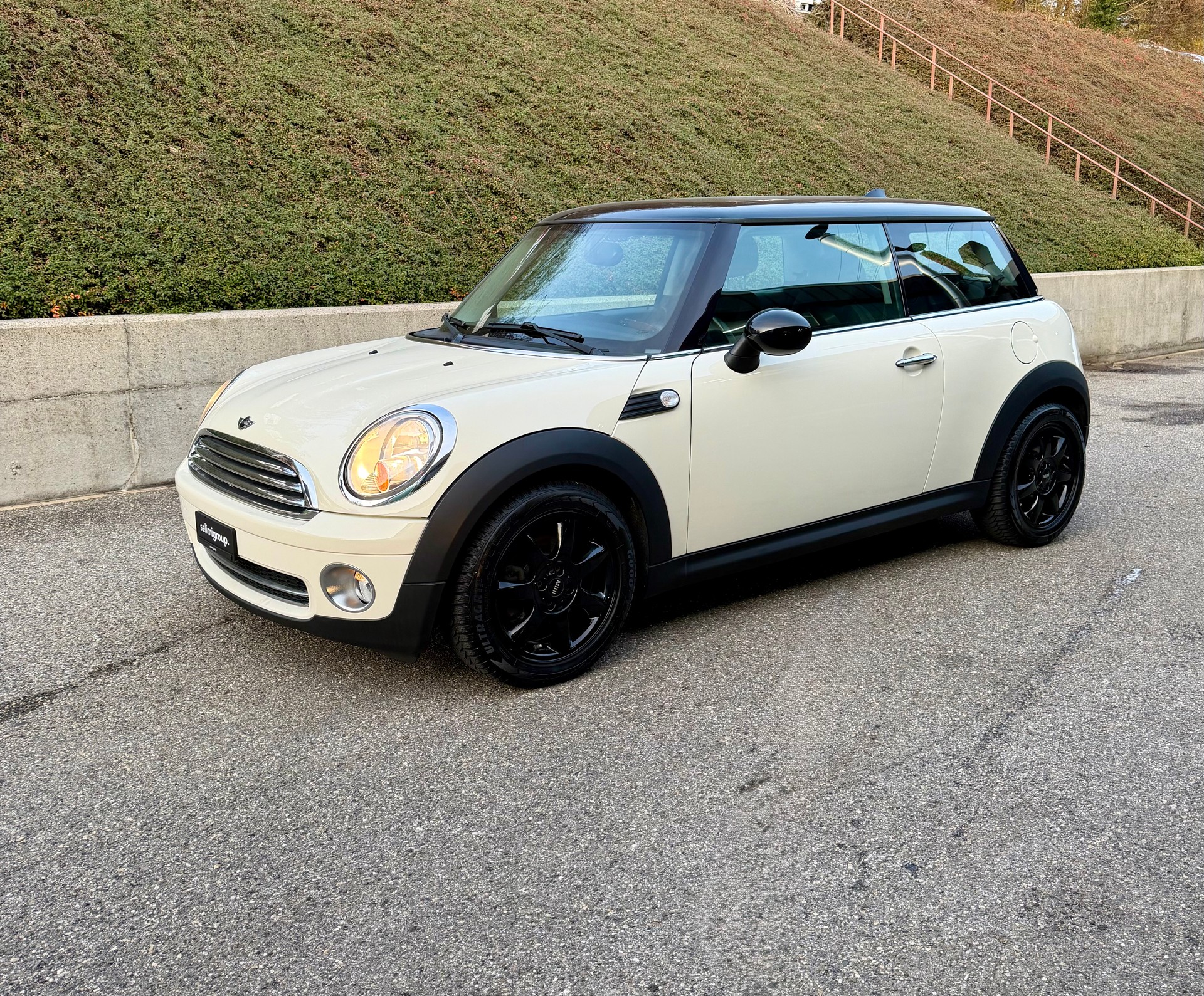 MINI Cooper-image-1