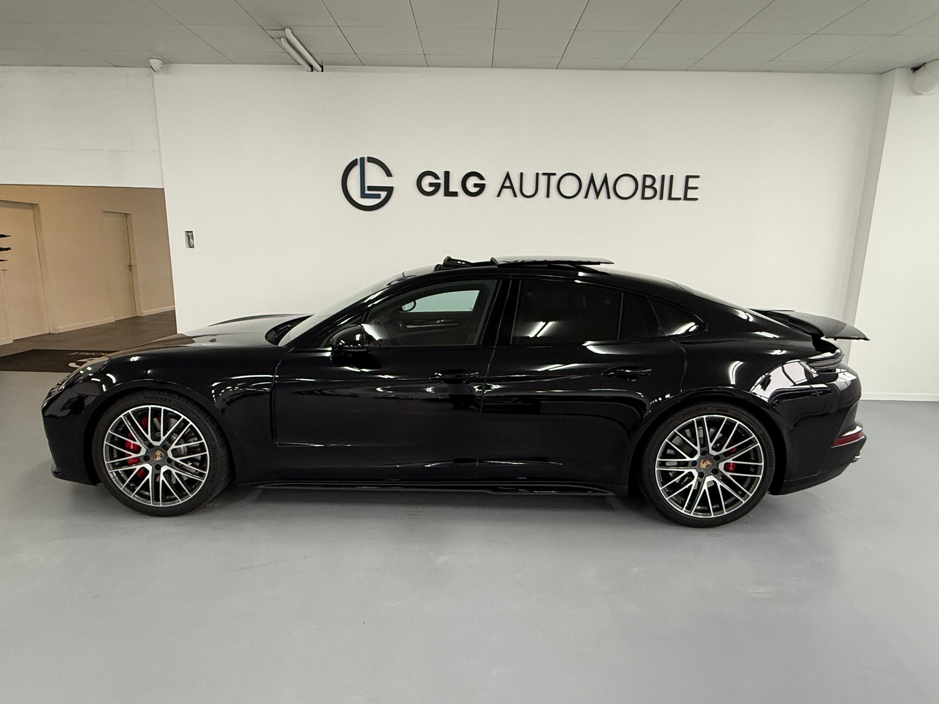 PORSCHE Panamera GTS PDK-showroom-element-1