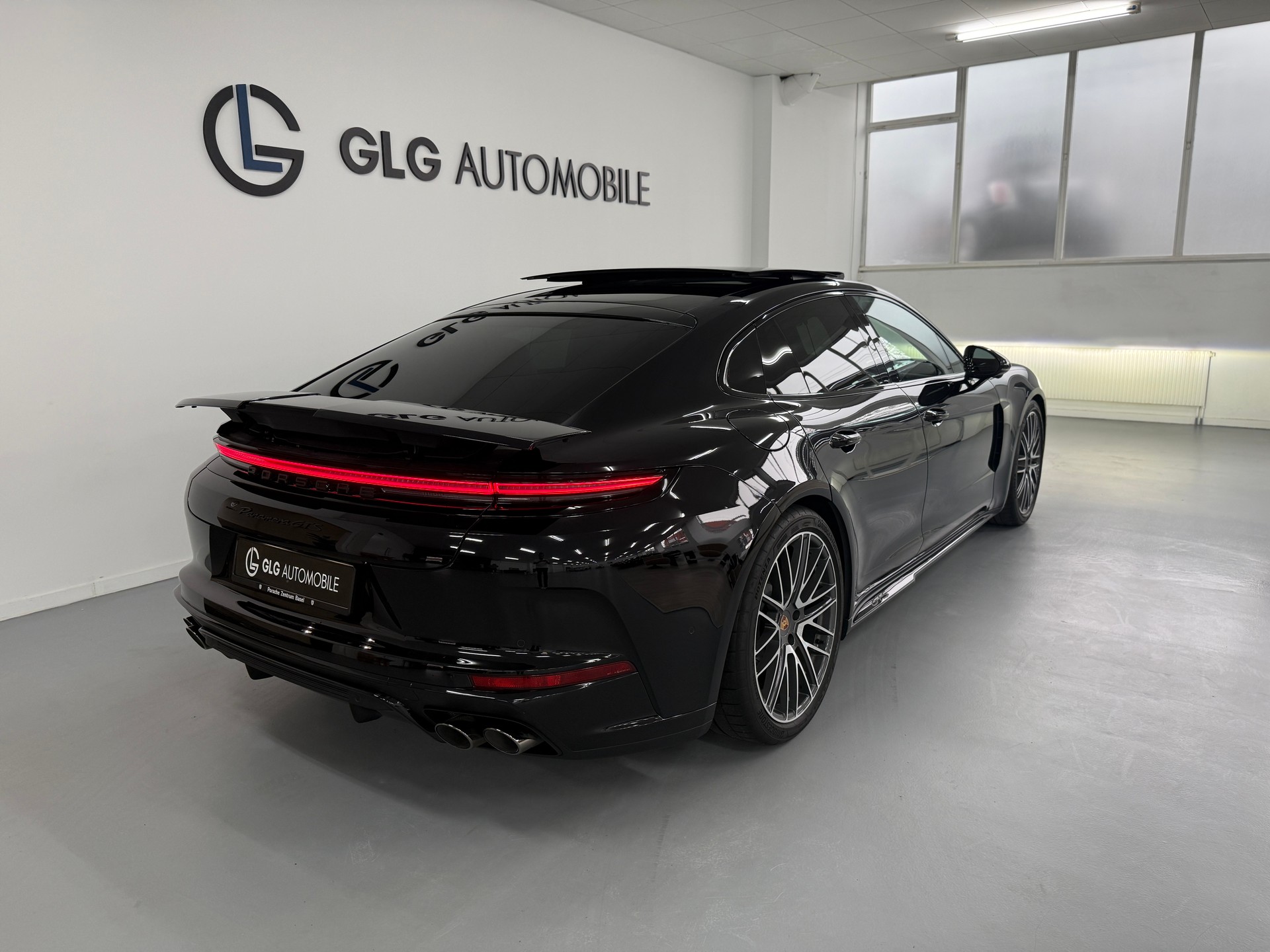 PORSCHE Panamera GTS PDK-showroom-element-3