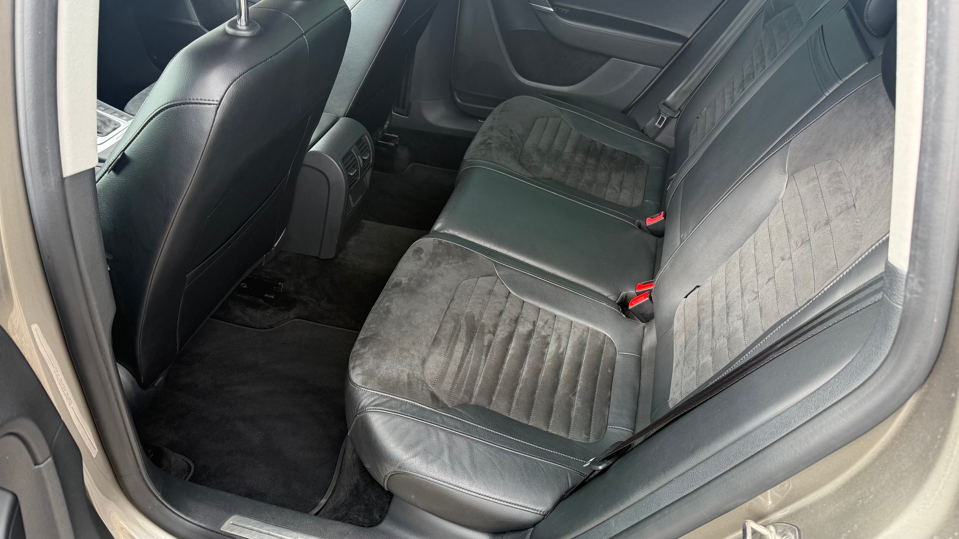VW Passat Variant 2.0 TDI BMT Highline 4MDSG-image-10