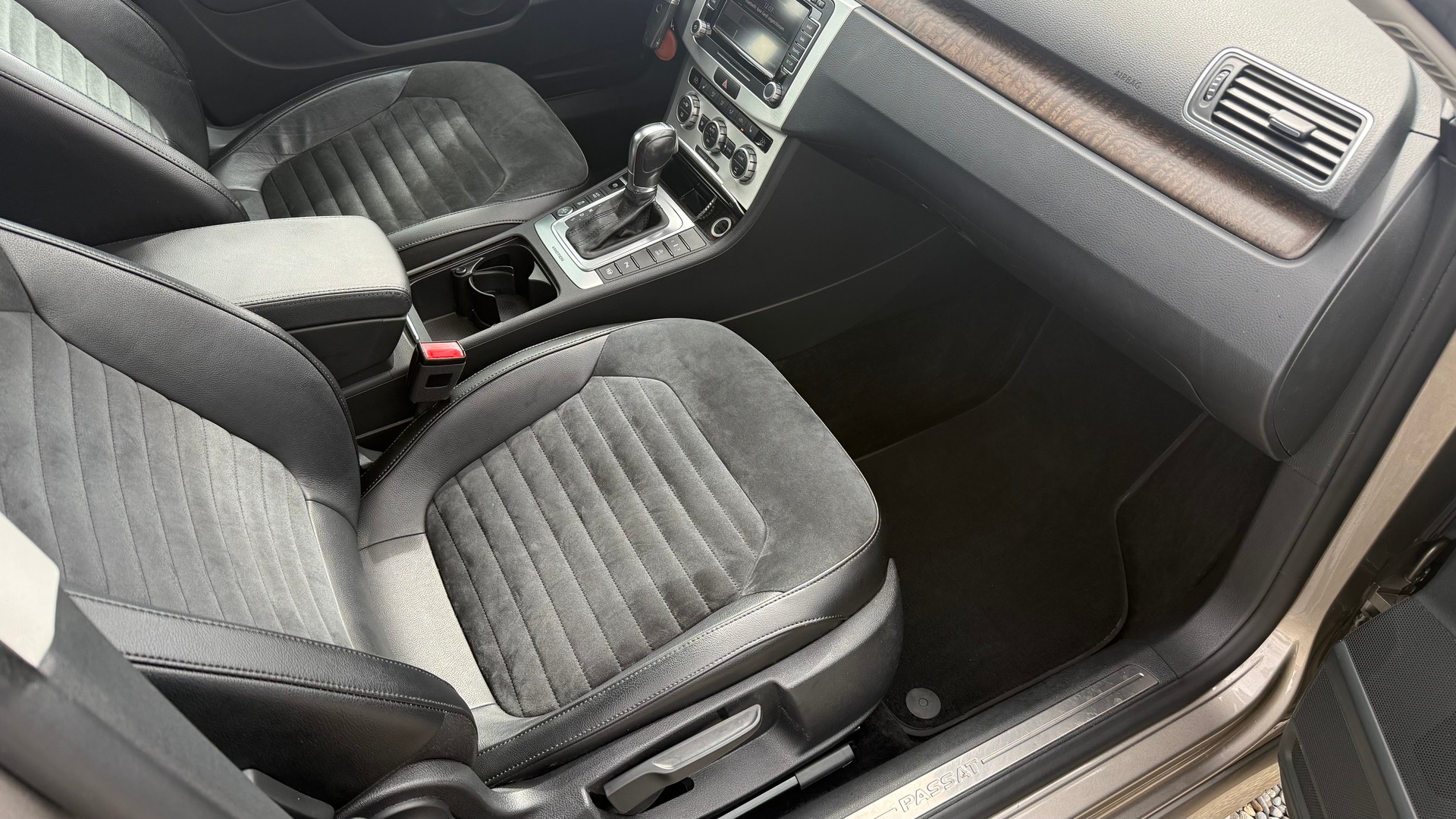 VW Passat Variant 2.0 TDI BMT Highline 4MDSG-image-9