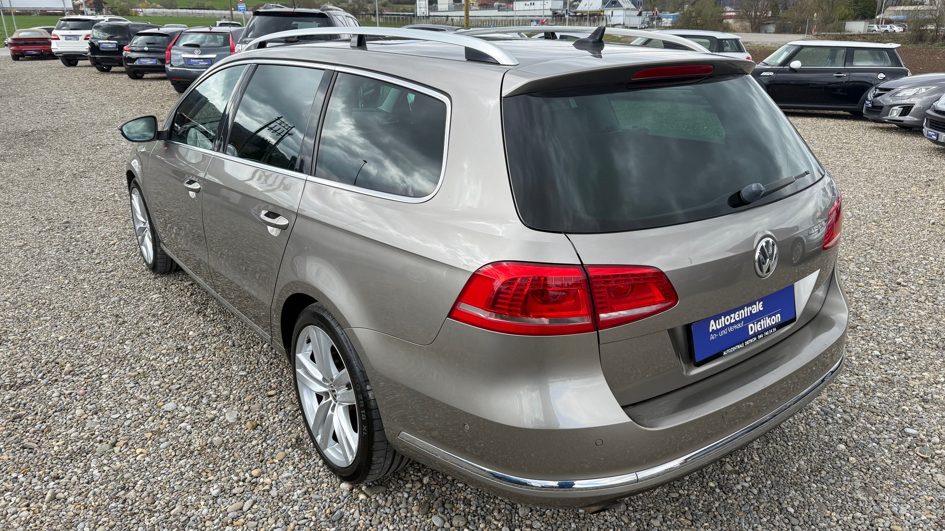 VW Passat Variant 2.0 TDI BMT Highline 4MDSG-image-14