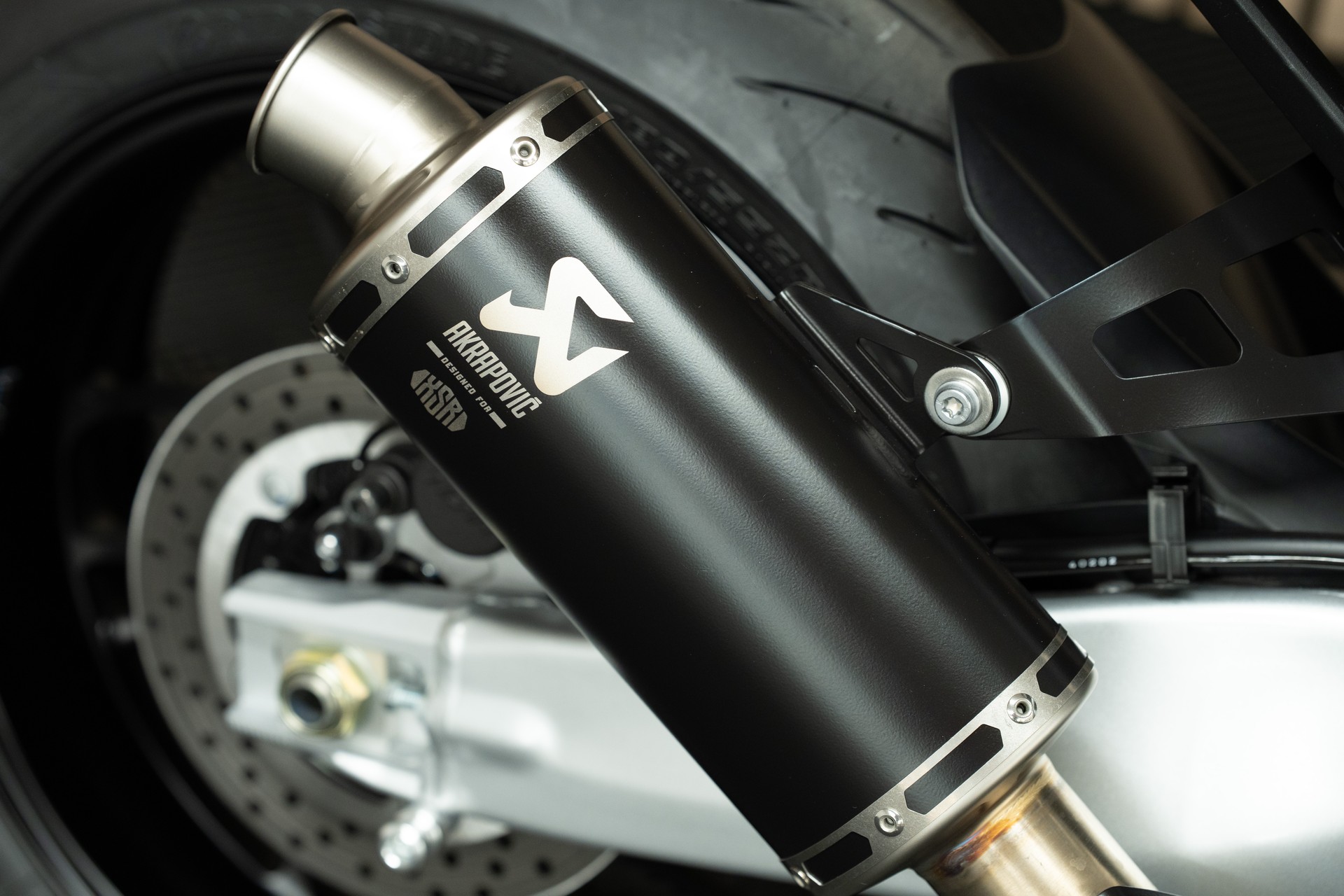 YAMAHA XSR 900 GP mit Akrapovic Komplettanlage-image-4