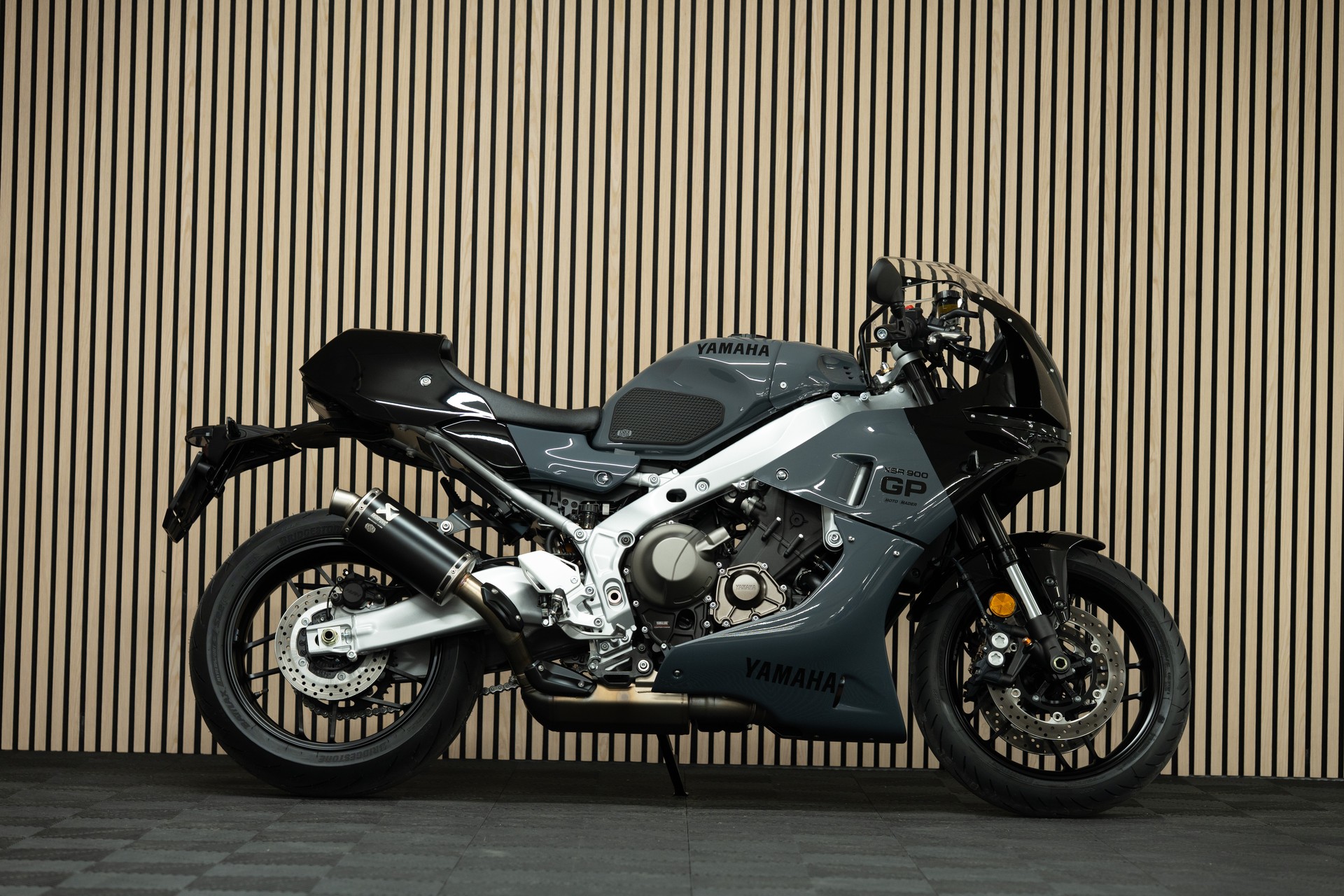 YAMAHA XSR 900 GP mit Akrapovic Komplettanlage-image-0