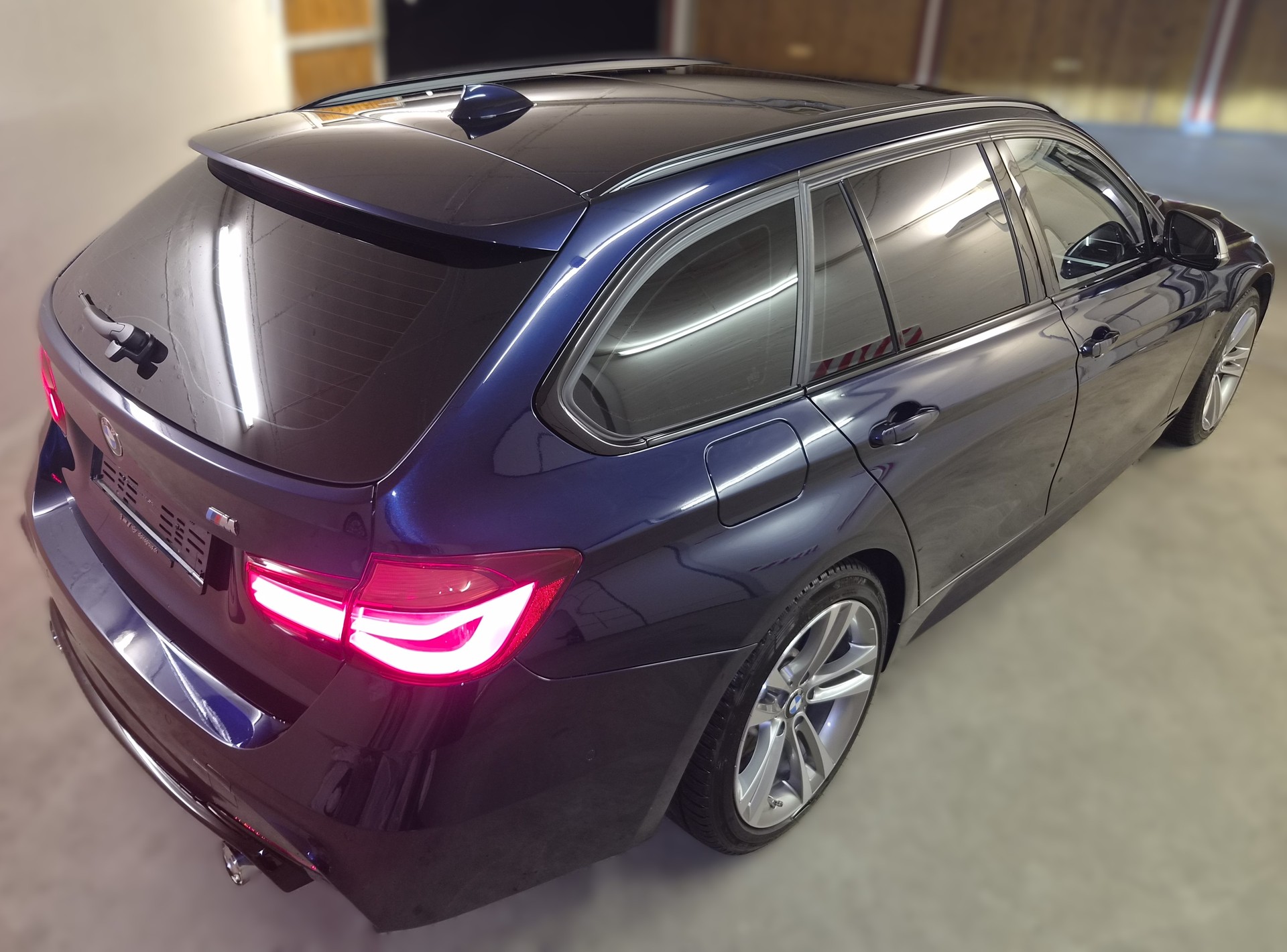 BMW 340i xDrive Touring Power & Sound Steptronic-showroom-element-3