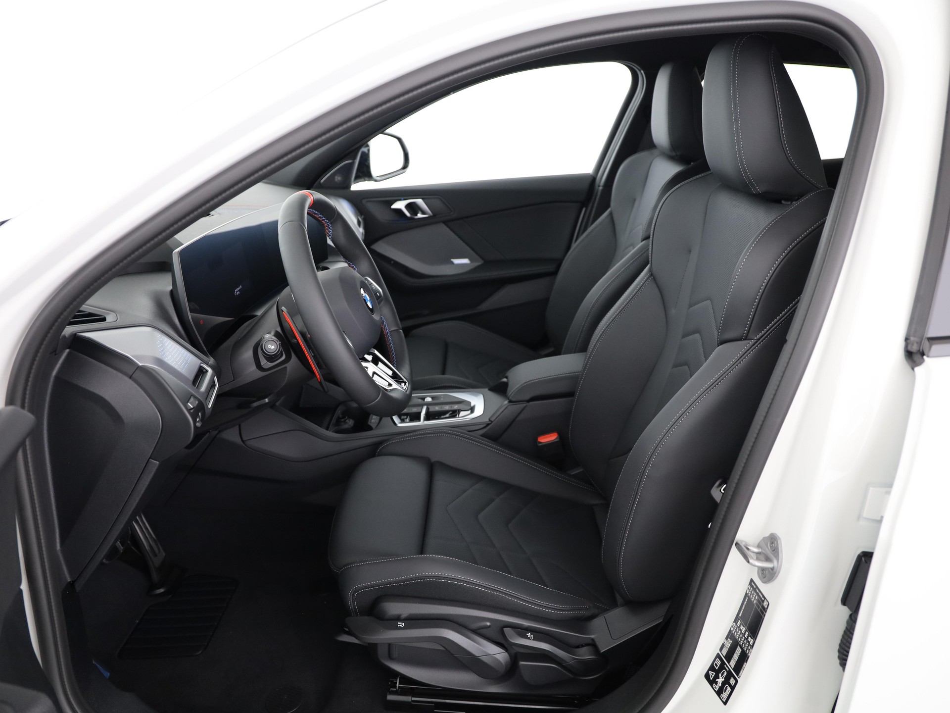 BMW M135i xDrive-showroom-element-3