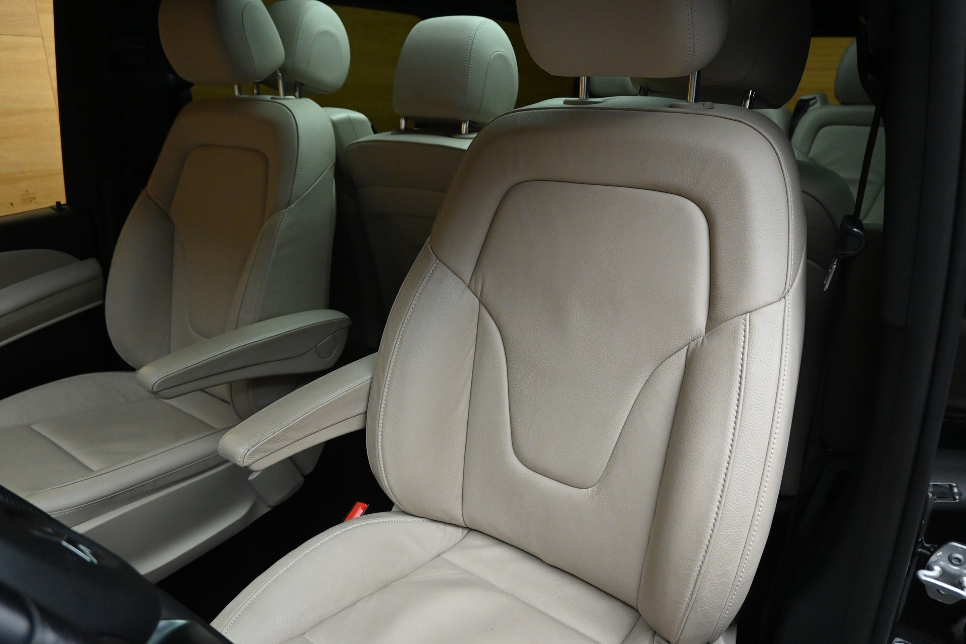 MERCEDES-BENZ d lang AMG.Line 4Matic 9G-Tronic-image-5