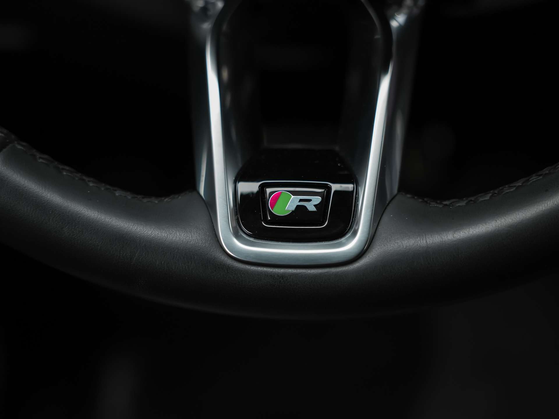 JAGUAR F-Pace 2.0 D I4 200 R-Dynamic SE AWD-image-30