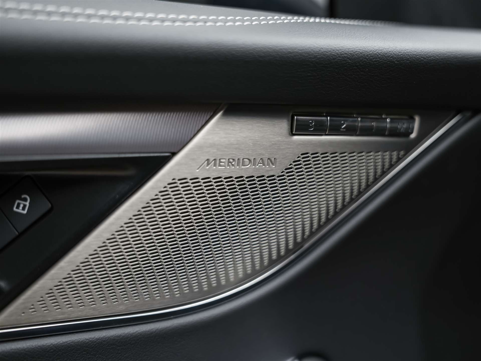 JAGUAR F-Pace 2.0 D I4 200 R-Dynamic SE AWD *Abstandsregler*Meridian Soundsystem*Lenkradheizung*-image-19