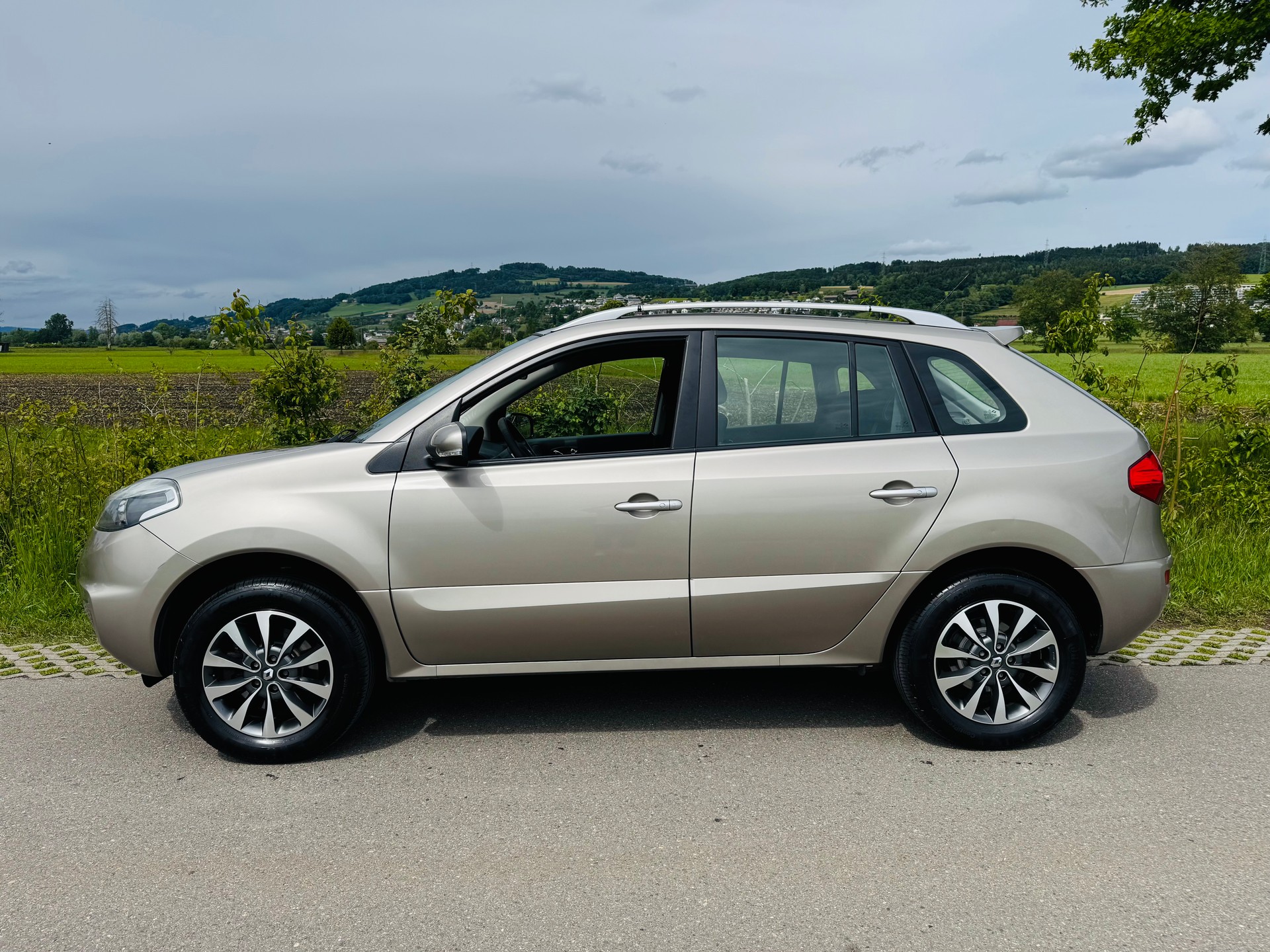 RENAULT Koleos 2.5 Dynamique 4x4-image-1
