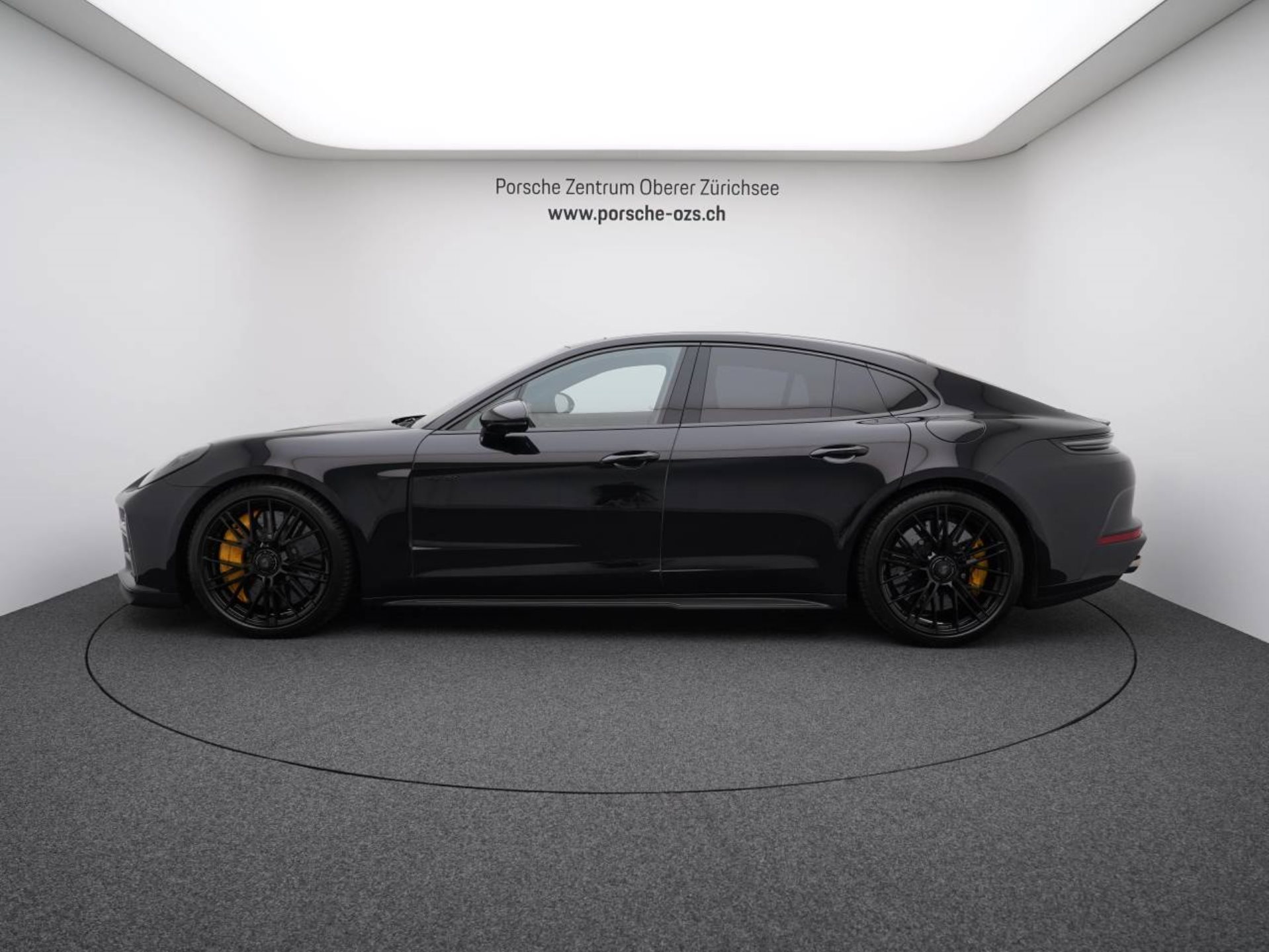 PORSCHE Panamera Turbo S E-Hybrid-showroom-element-1