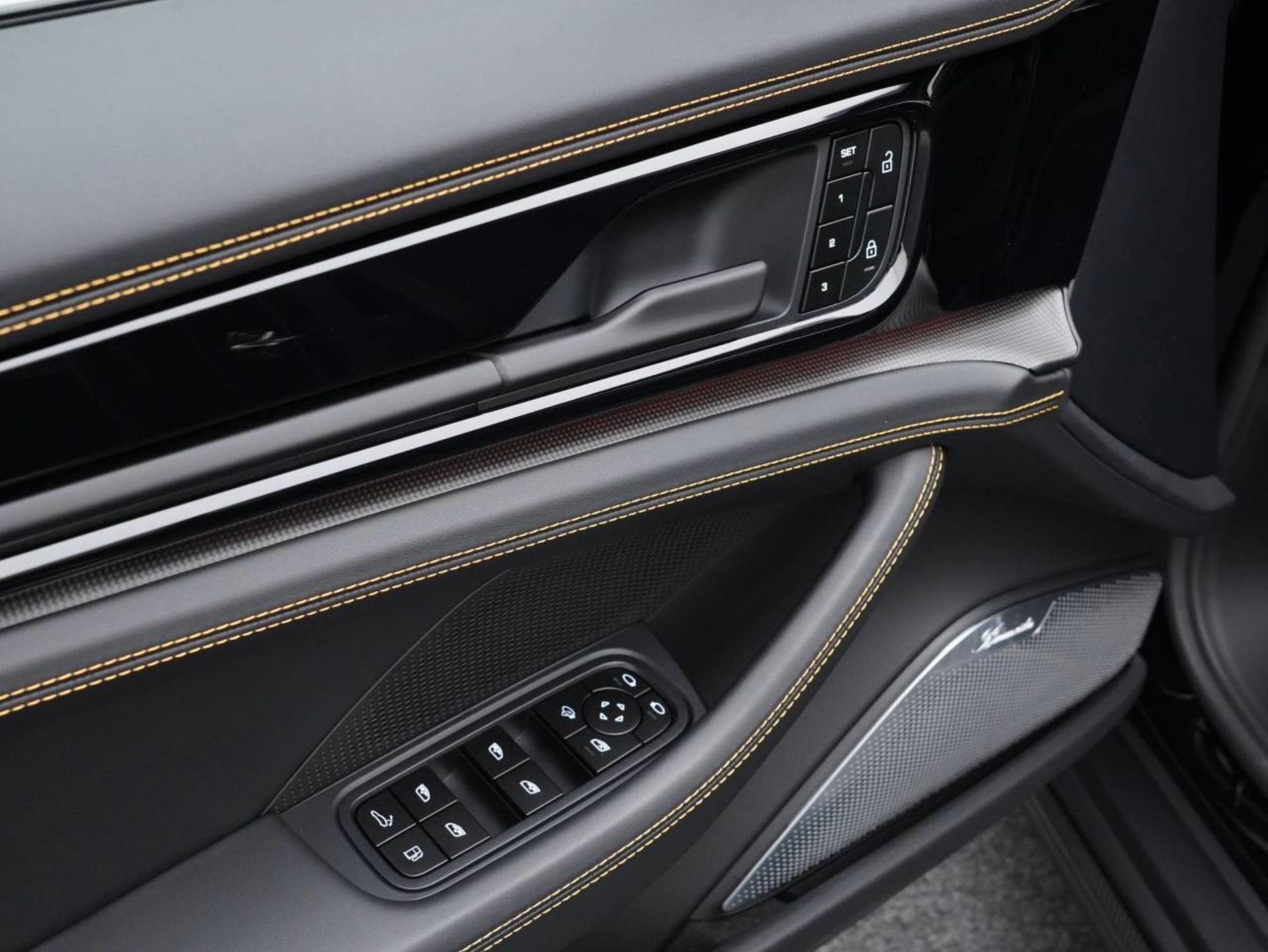 PORSCHE Panamera Turbo S E-Hybrid-image-21