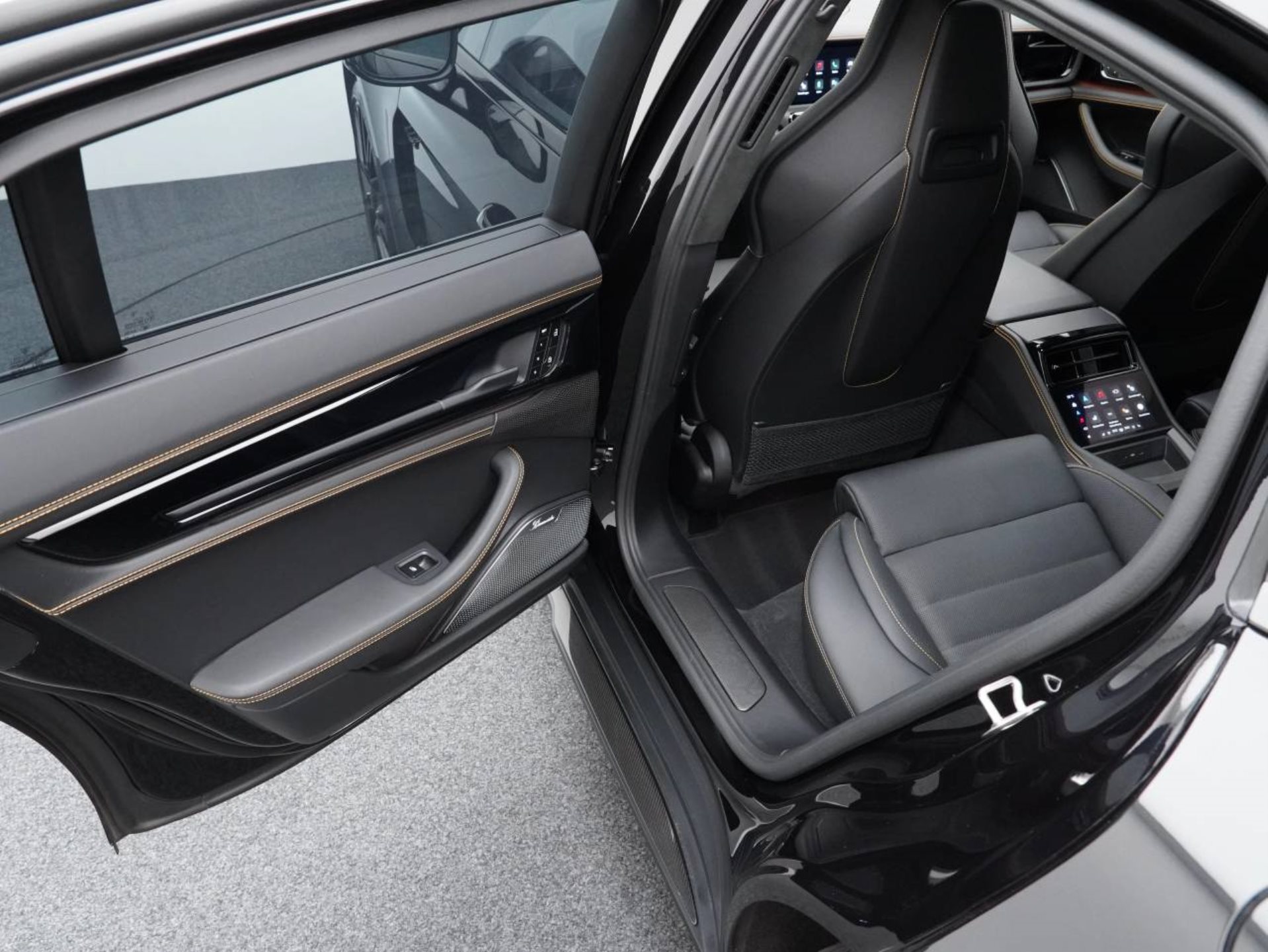PORSCHE Panamera Turbo S E-Hybrid-image-27