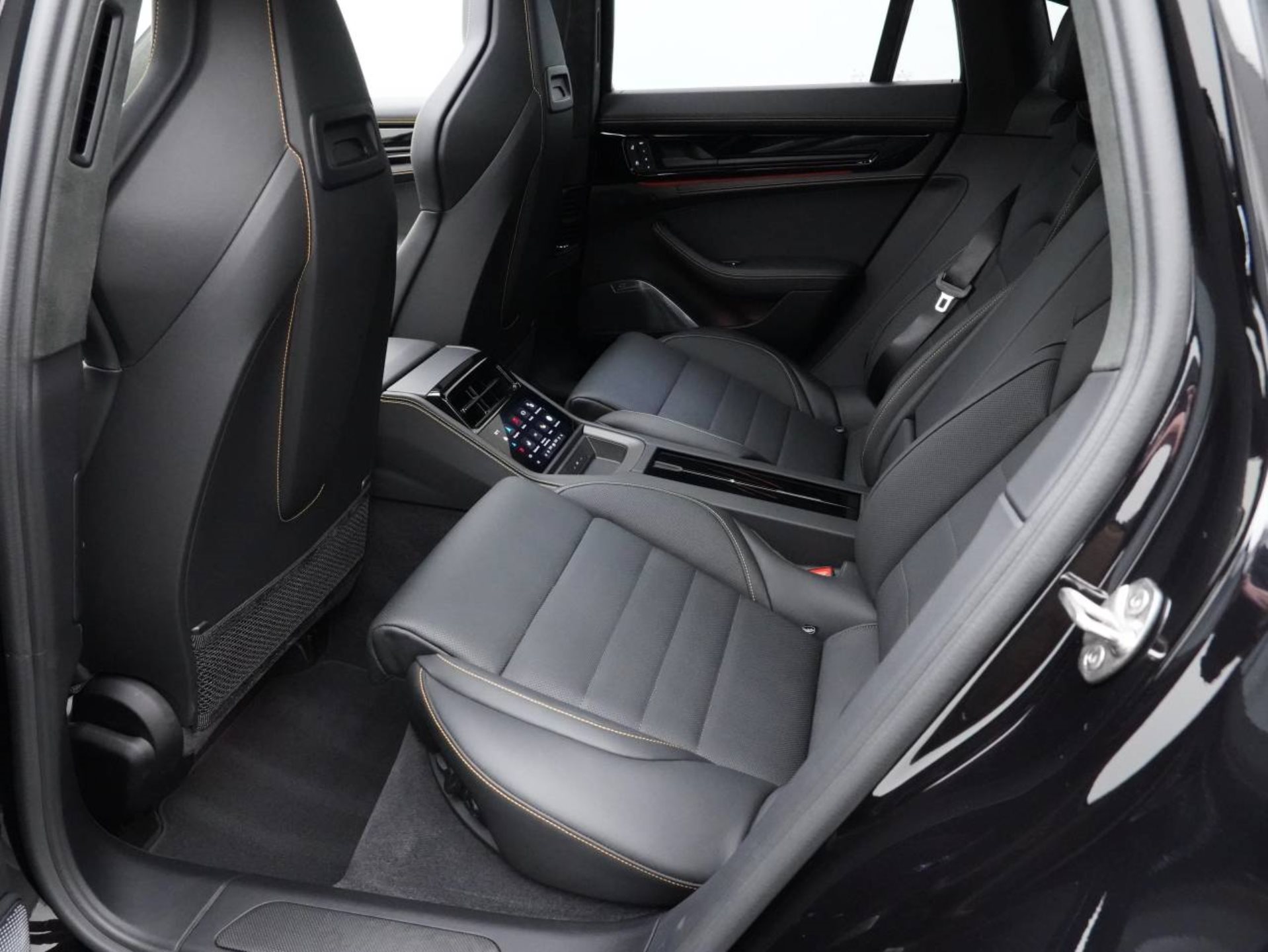 PORSCHE Panamera Turbo S E-Hybrid-image-28