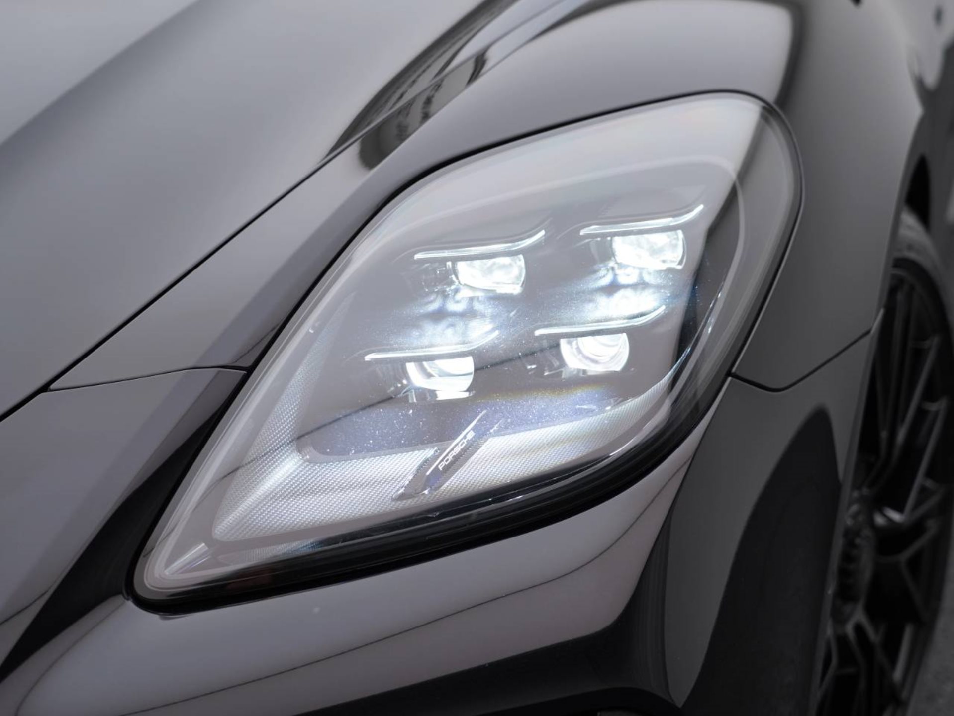 PORSCHE Panamera Turbo S E-Hybrid-image-11