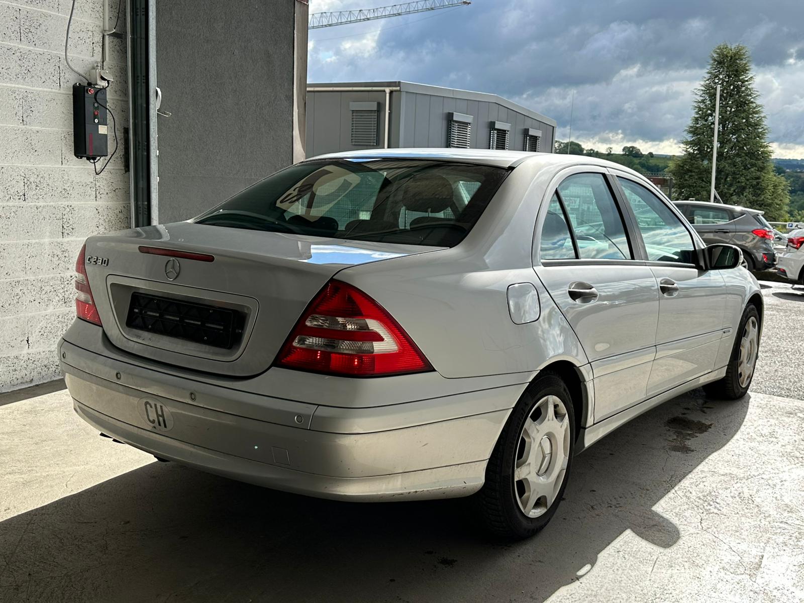 MERCEDES-BENZ C 230 Classic-image-3