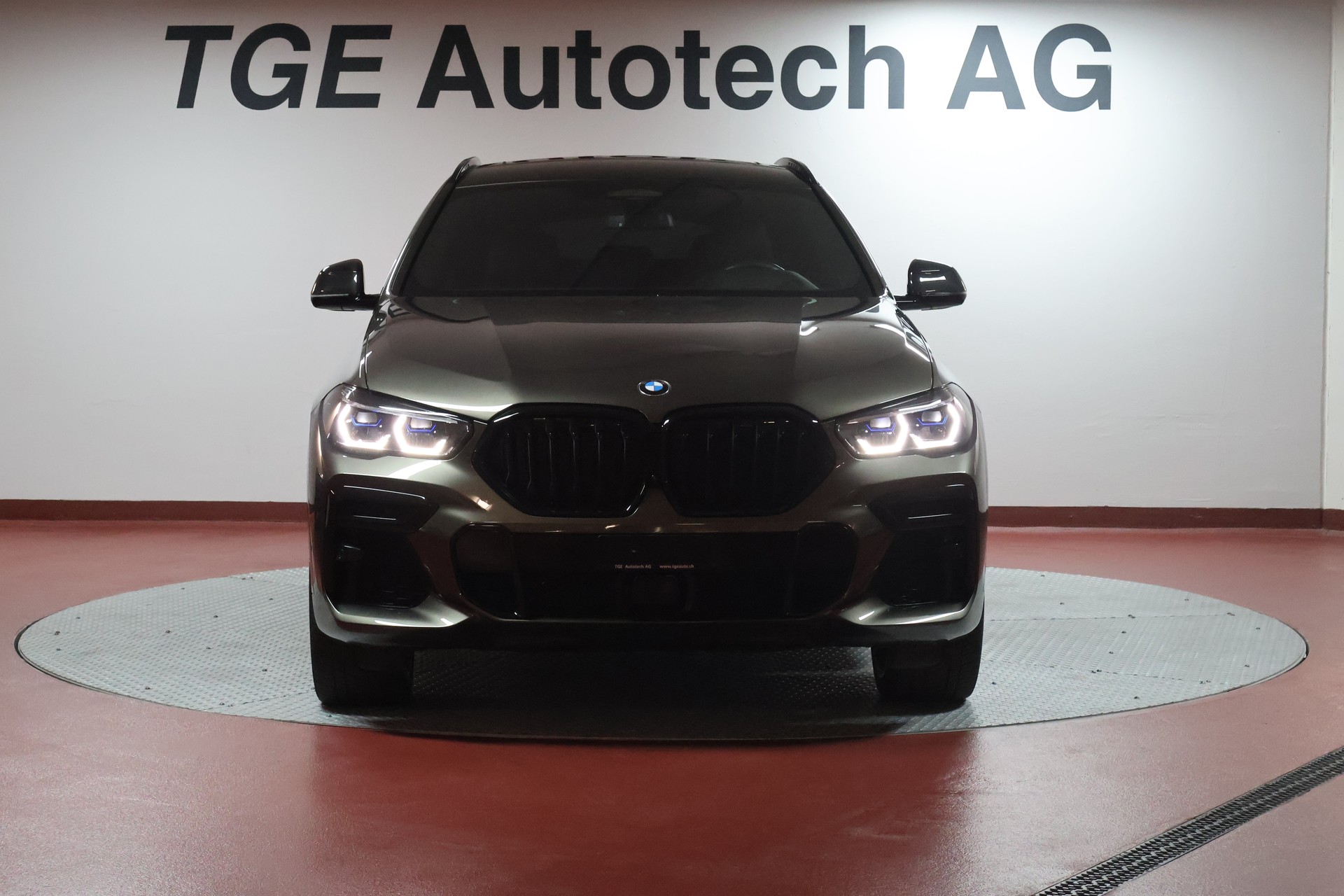BMW X6 xDrive 48V 40d Steptronic M Sport-showroom-element-2