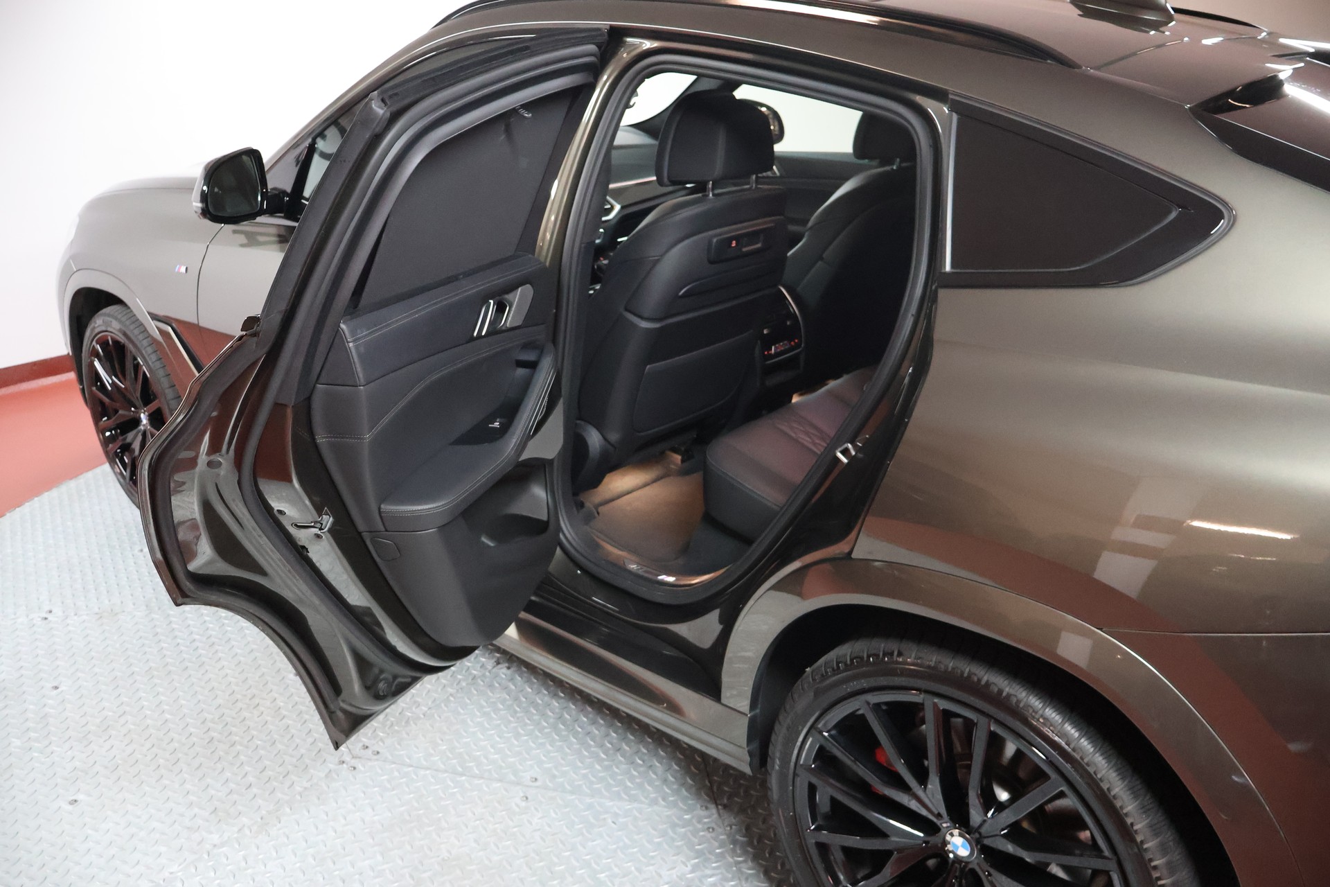 BMW X6 xDrive 48V 40d Steptronic M Sport-image-17