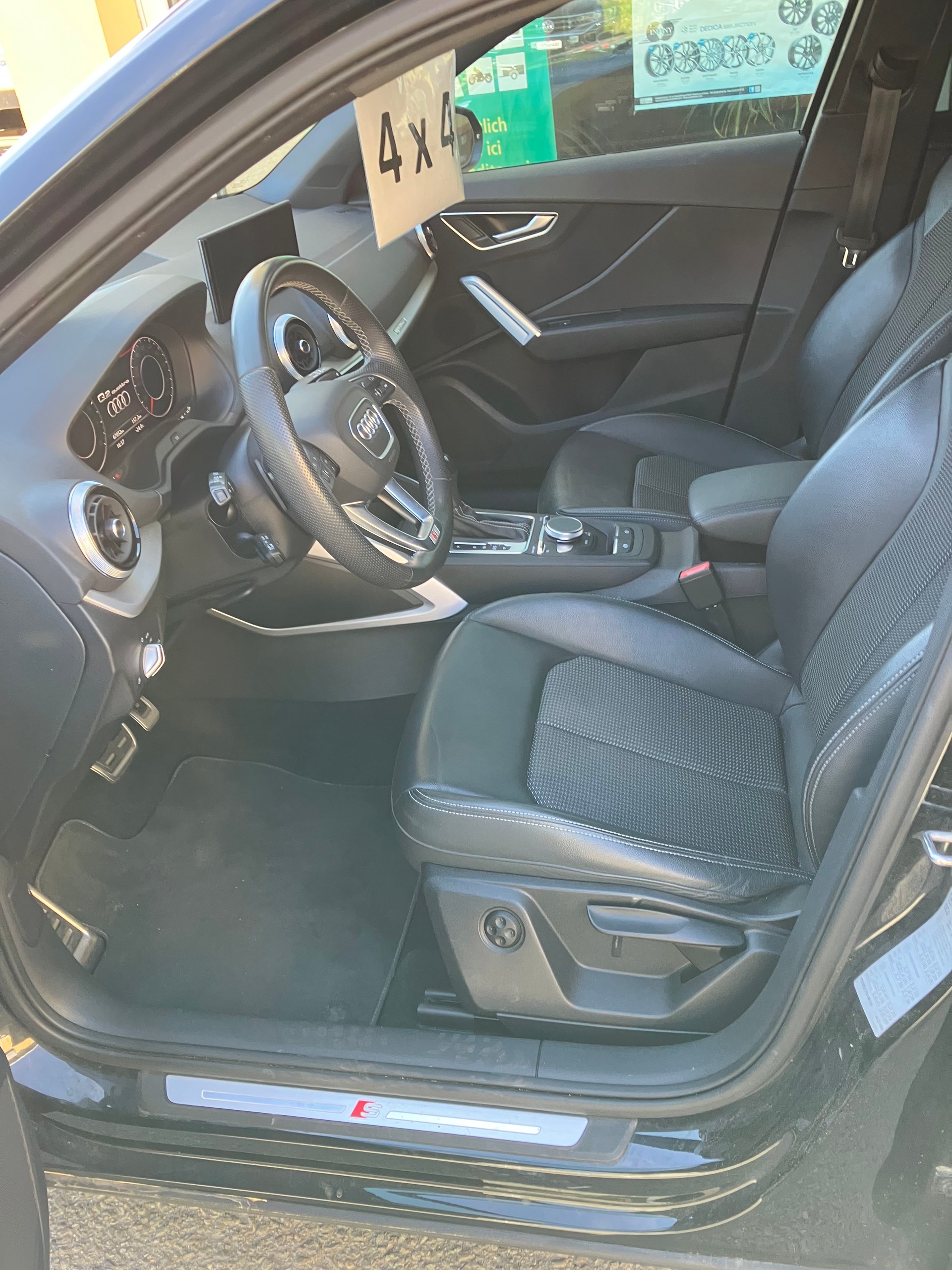 AUDI Q2 40 TFSI S line quattro S-tronic-image-8